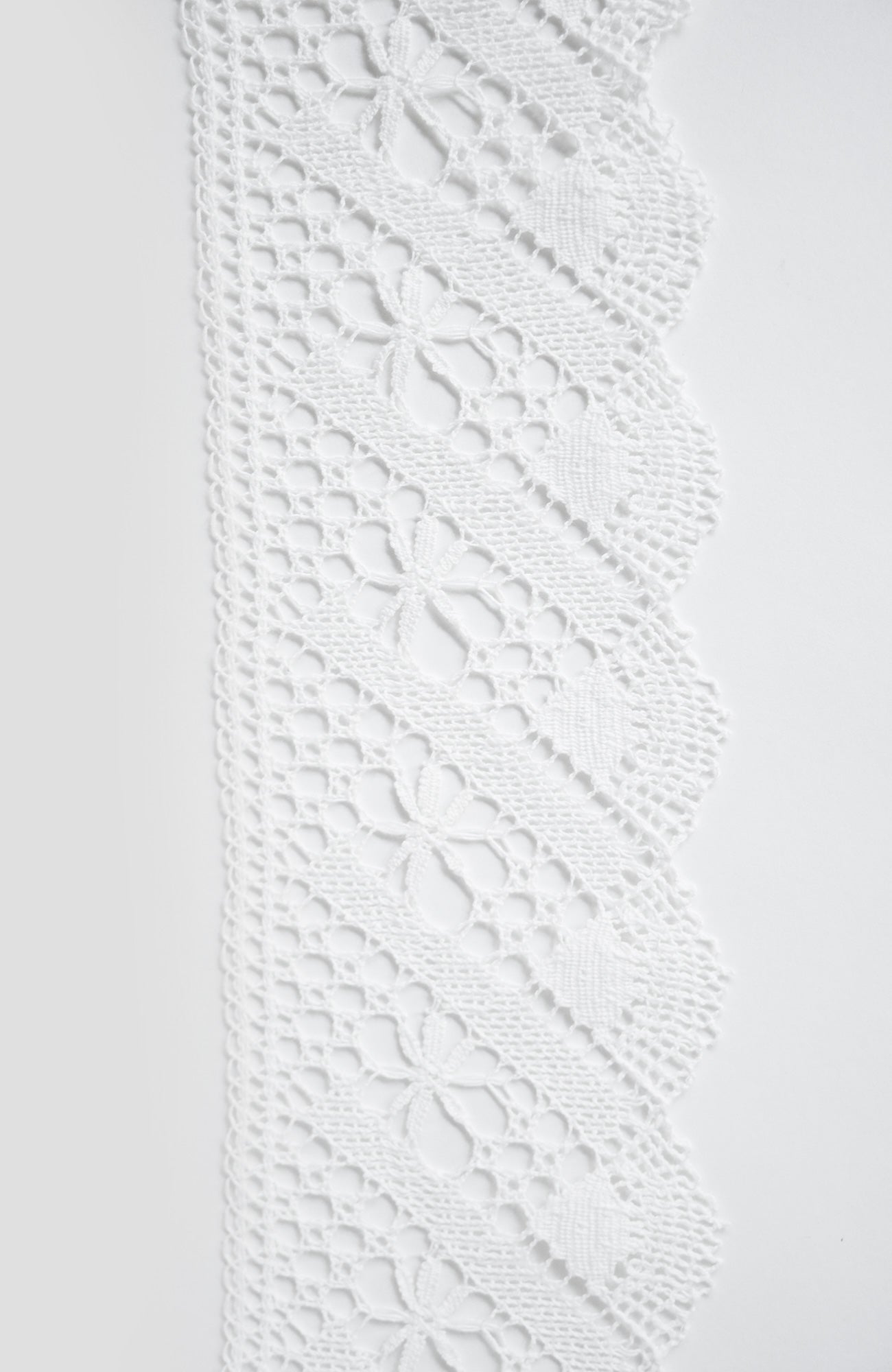 Sewing goods "CLUNY LACE 9cm width" (off-white/black)
