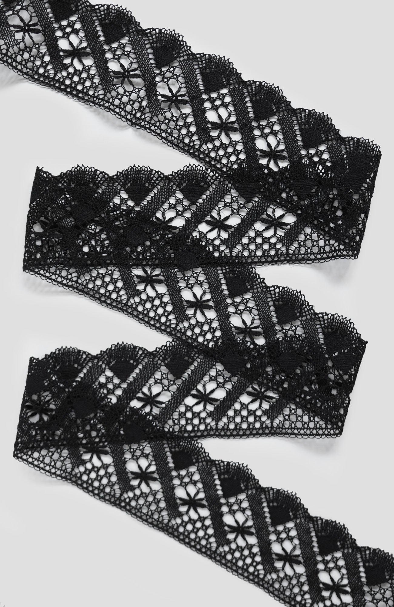 Sewing goods "CLUNY LACE 9cm width" (off-white/black)