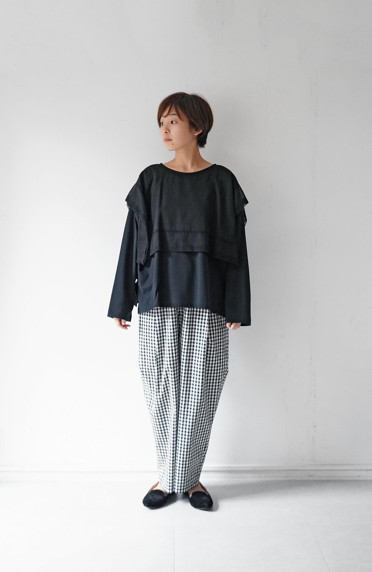 Square collar pullover