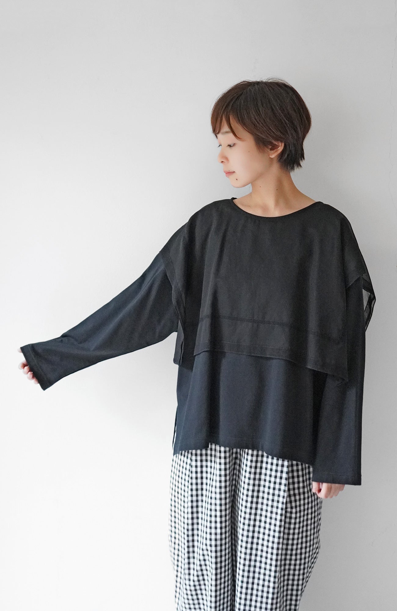 Square collar pullover