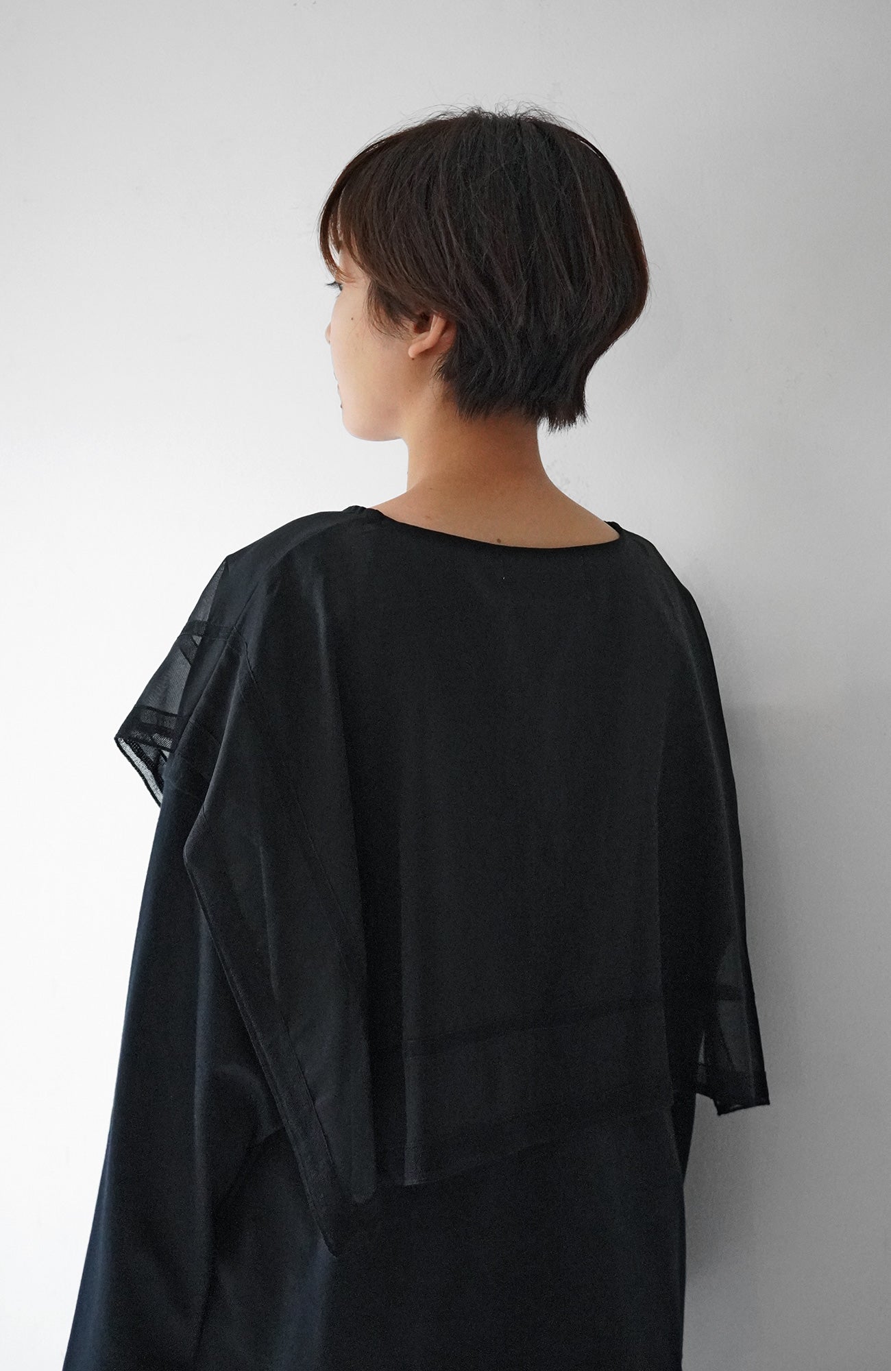 Square collar pullover