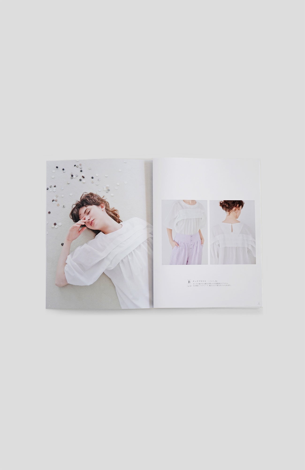 "Porte de Bouton Sewing Book"