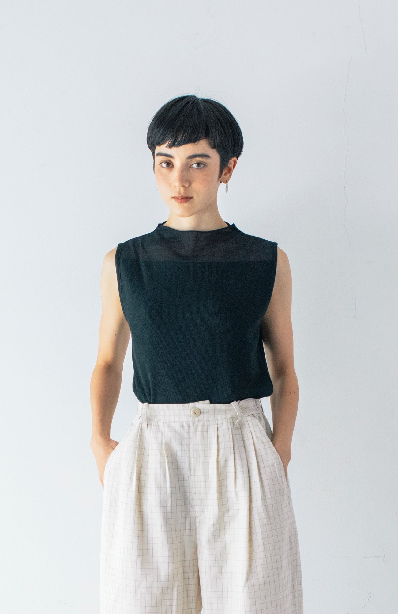 Sheer roll neck telecom sleeveless (2024 Spring Collection)