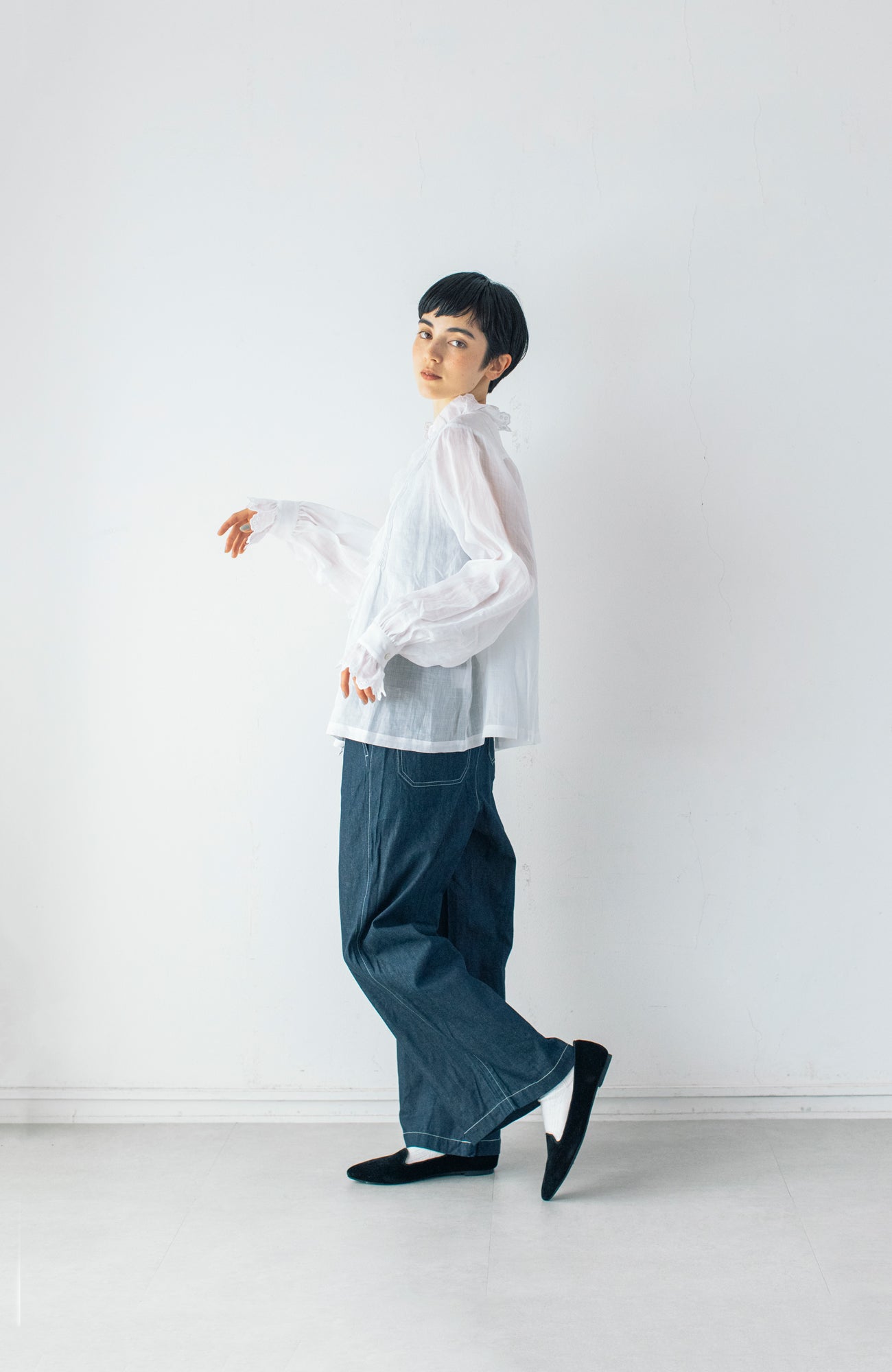 Bowler scallop ruffle blouse