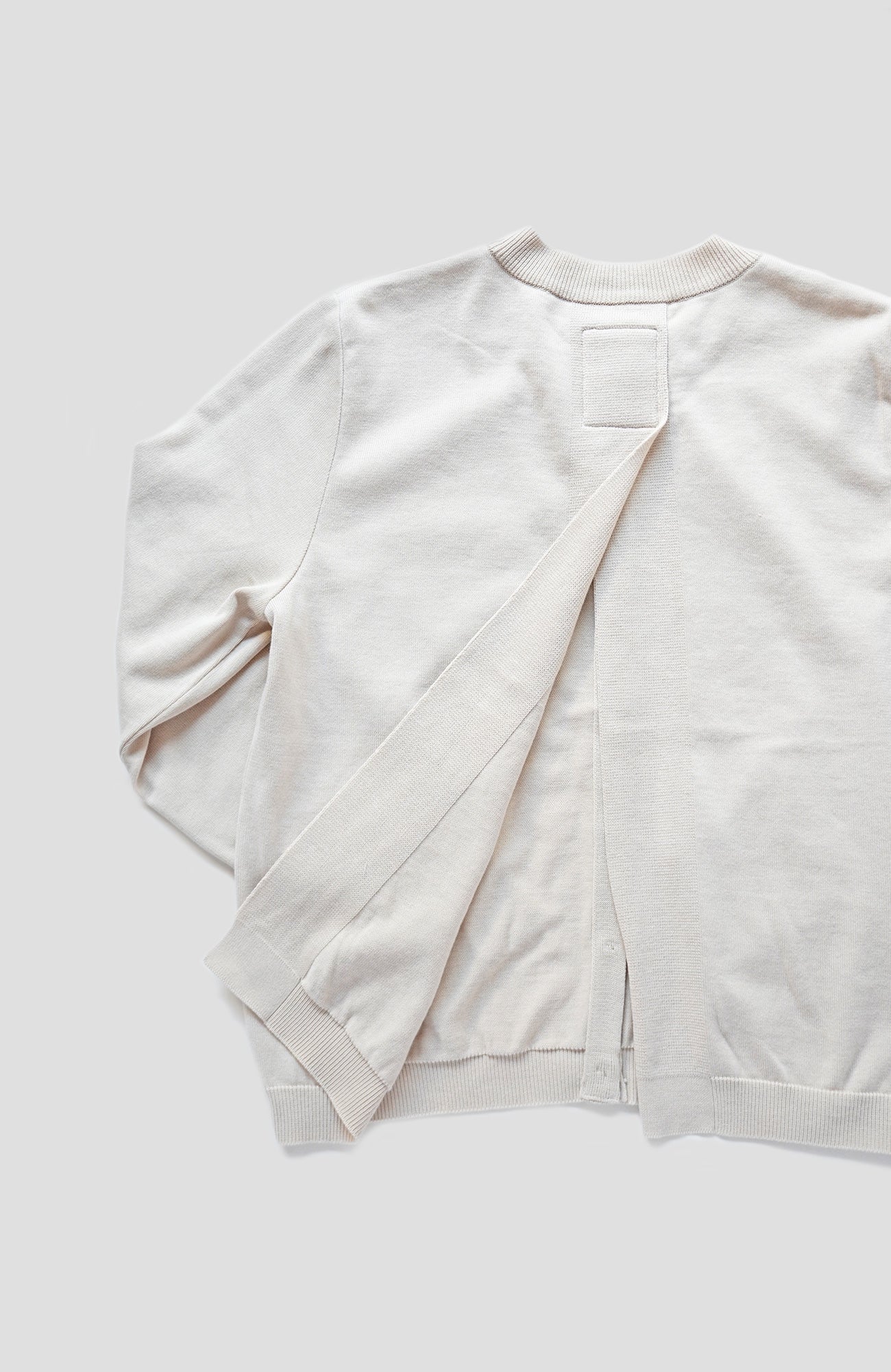 Back slit cardigan (2025 Spring Collection)