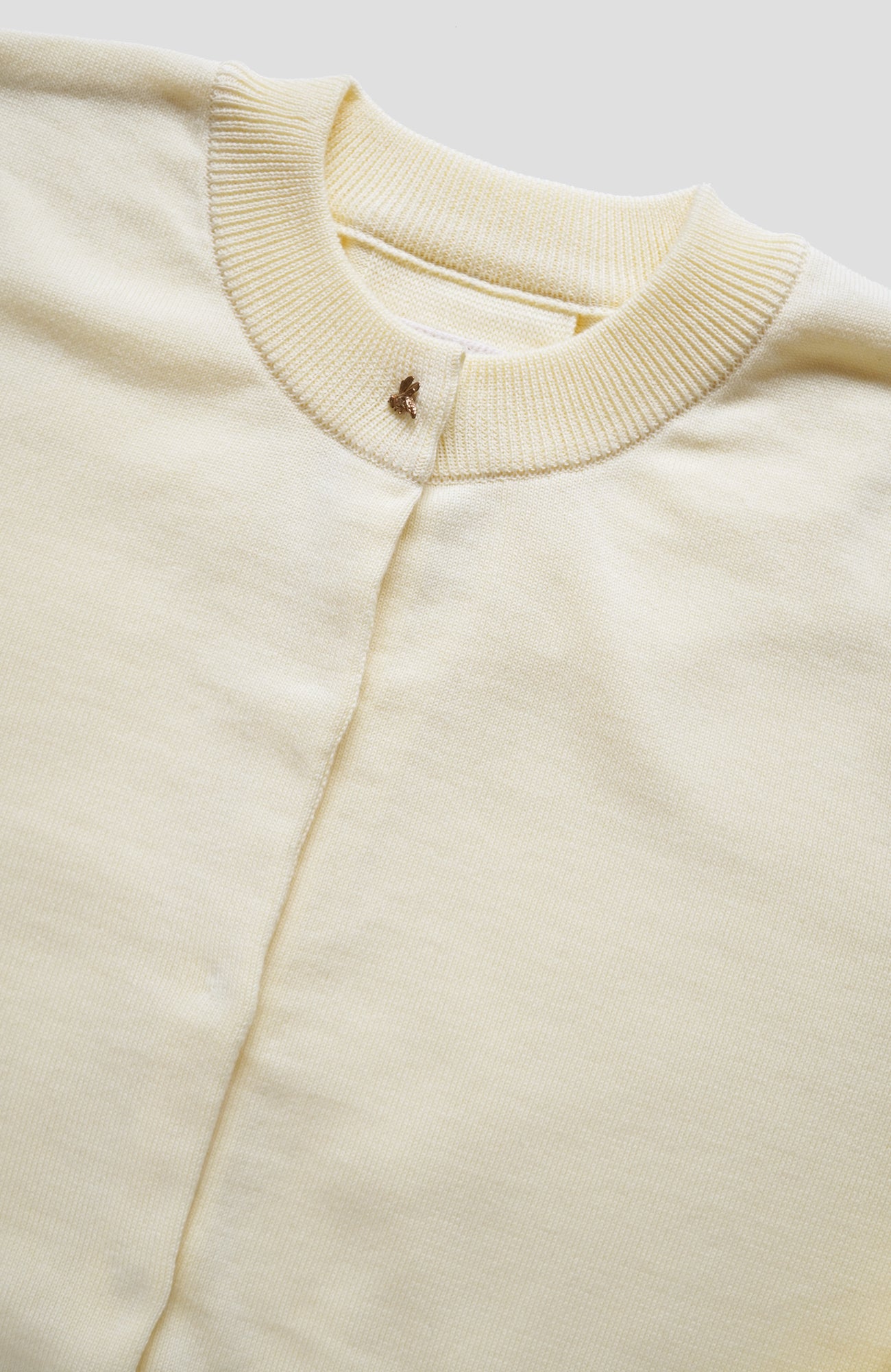 Back slit cardigan (2025 Spring Collection)