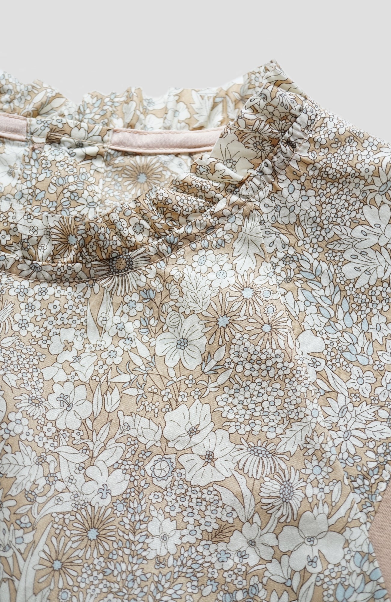 LIBERTY PRINT ruffle neck pullover (2025 Spring Collection)