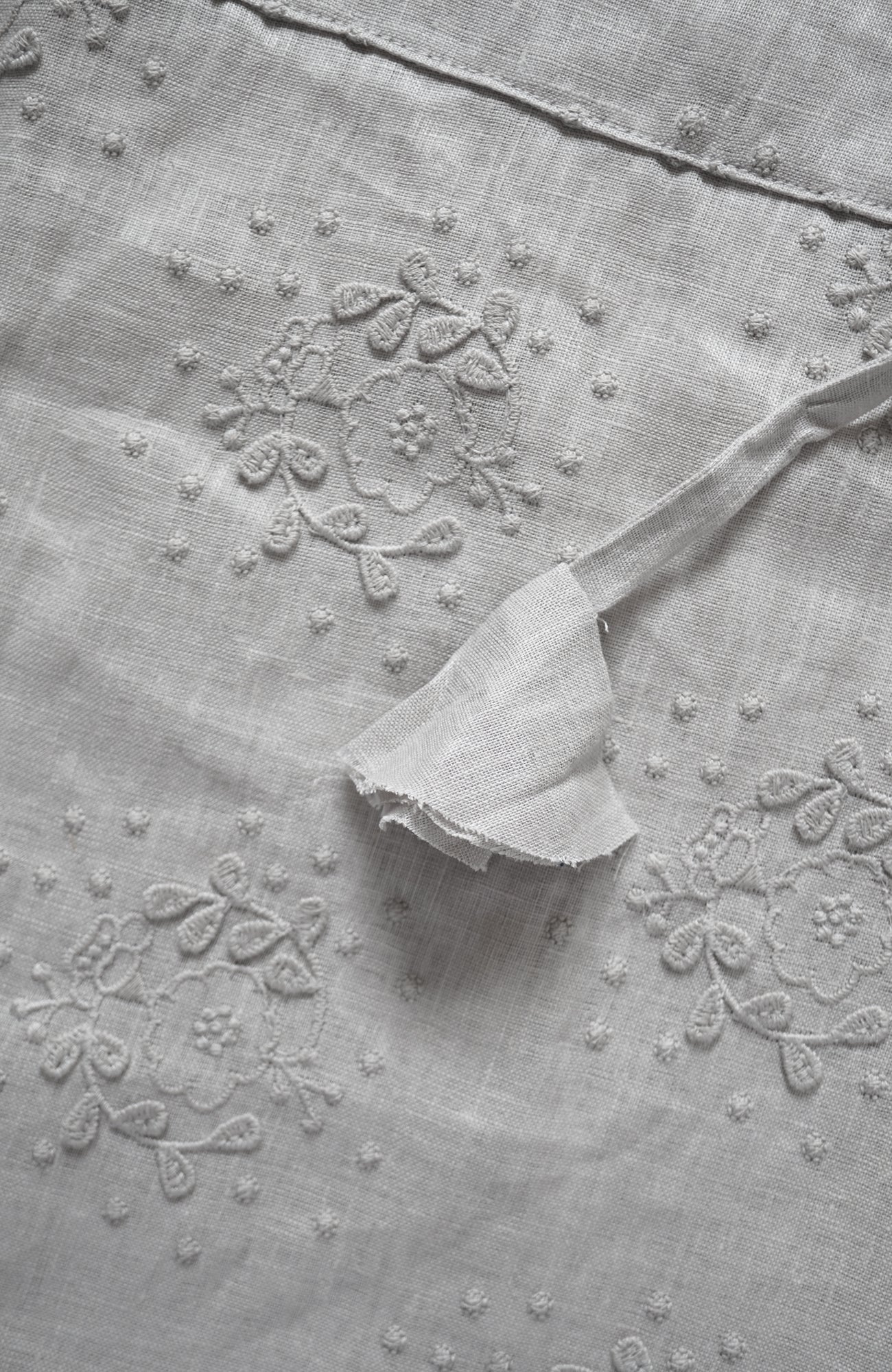 "Evening Primrose" Linen Embroidered Robe (2025 Spring Collection)