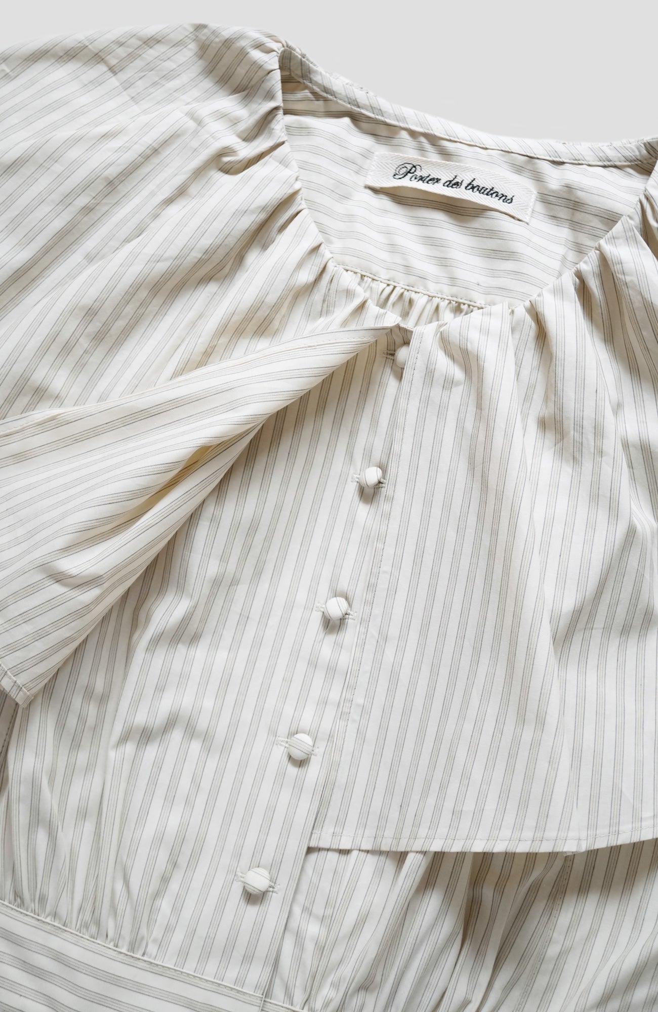 Wide collar blouse stripe (2025 Autumn & Winter Collection)