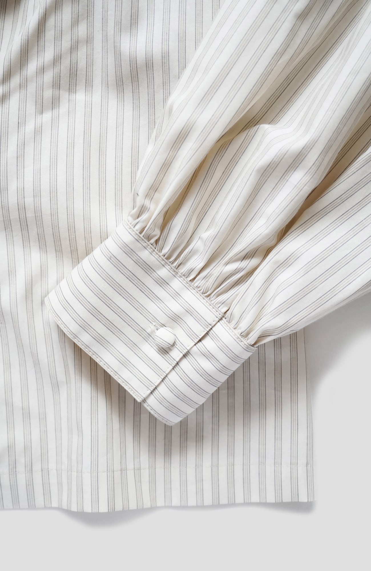Wide collar blouse stripe (2025 Autumn & Winter Collection)
