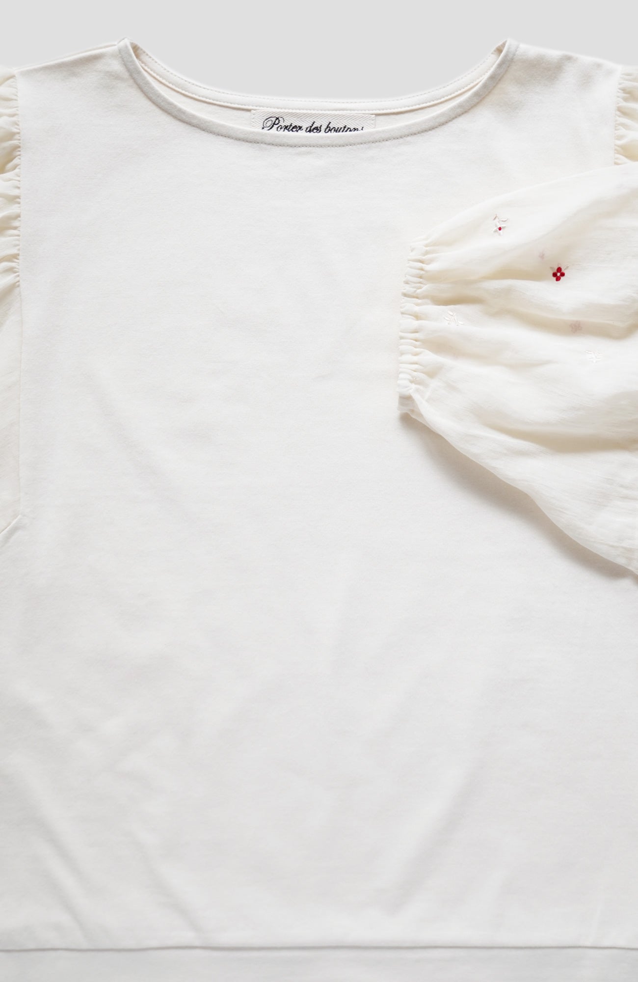 Flower Embroidery Gathered Sleeve Pullover (2025 Autumn & Winter Collection)