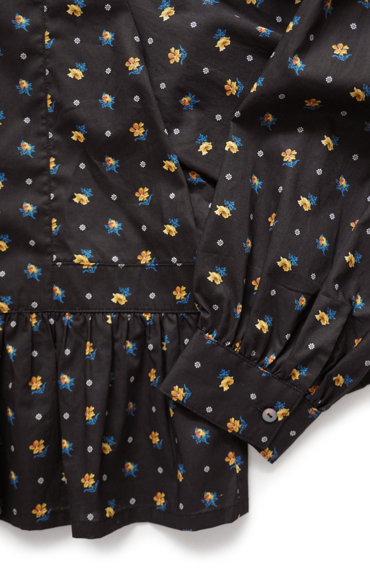 LIBERTY PRINTフロントフリルブラウス(2025-2026 Winter & Pre-spring Collection)
