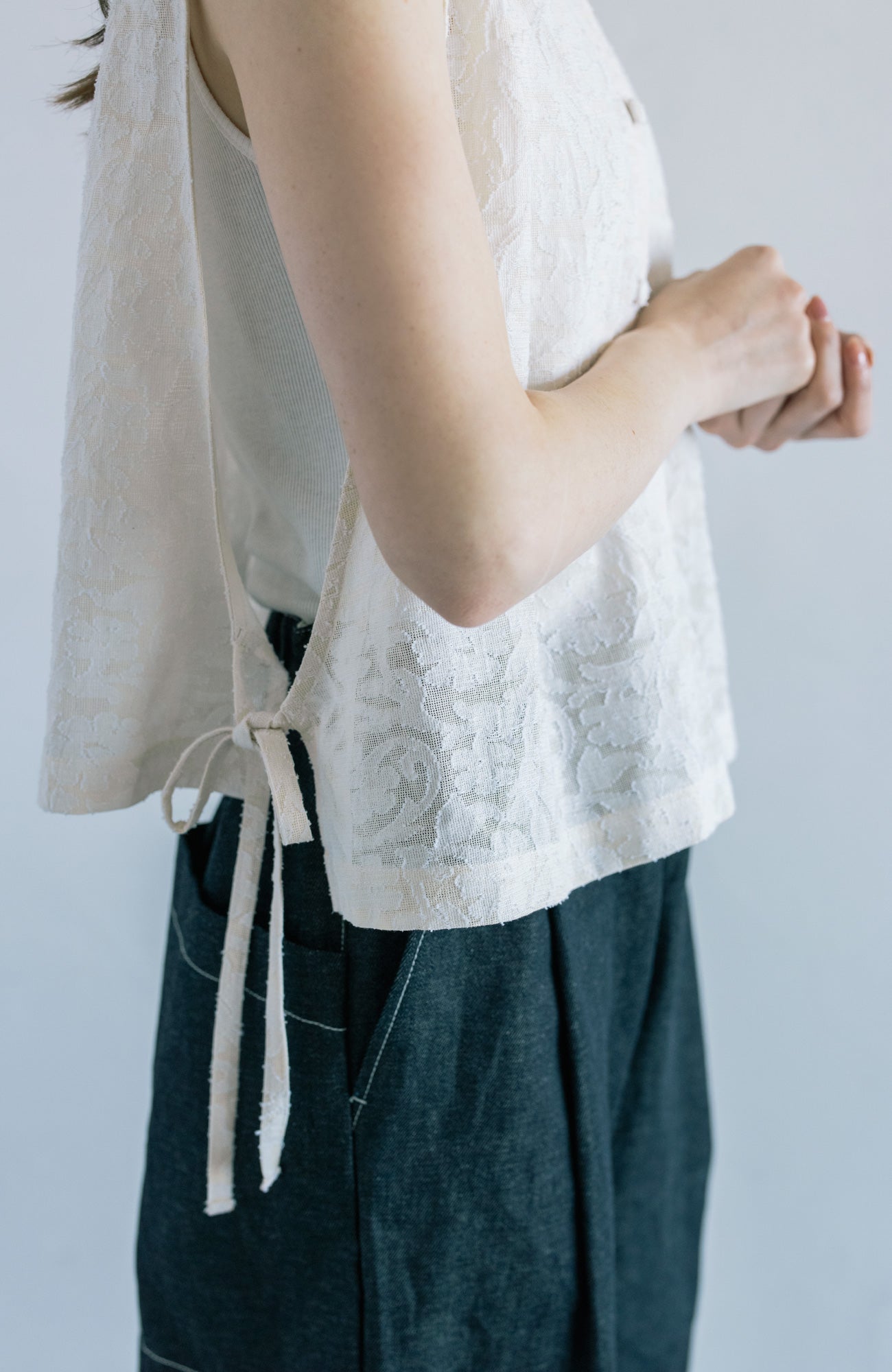 Side ribbon vest (2025 Summer Collection)