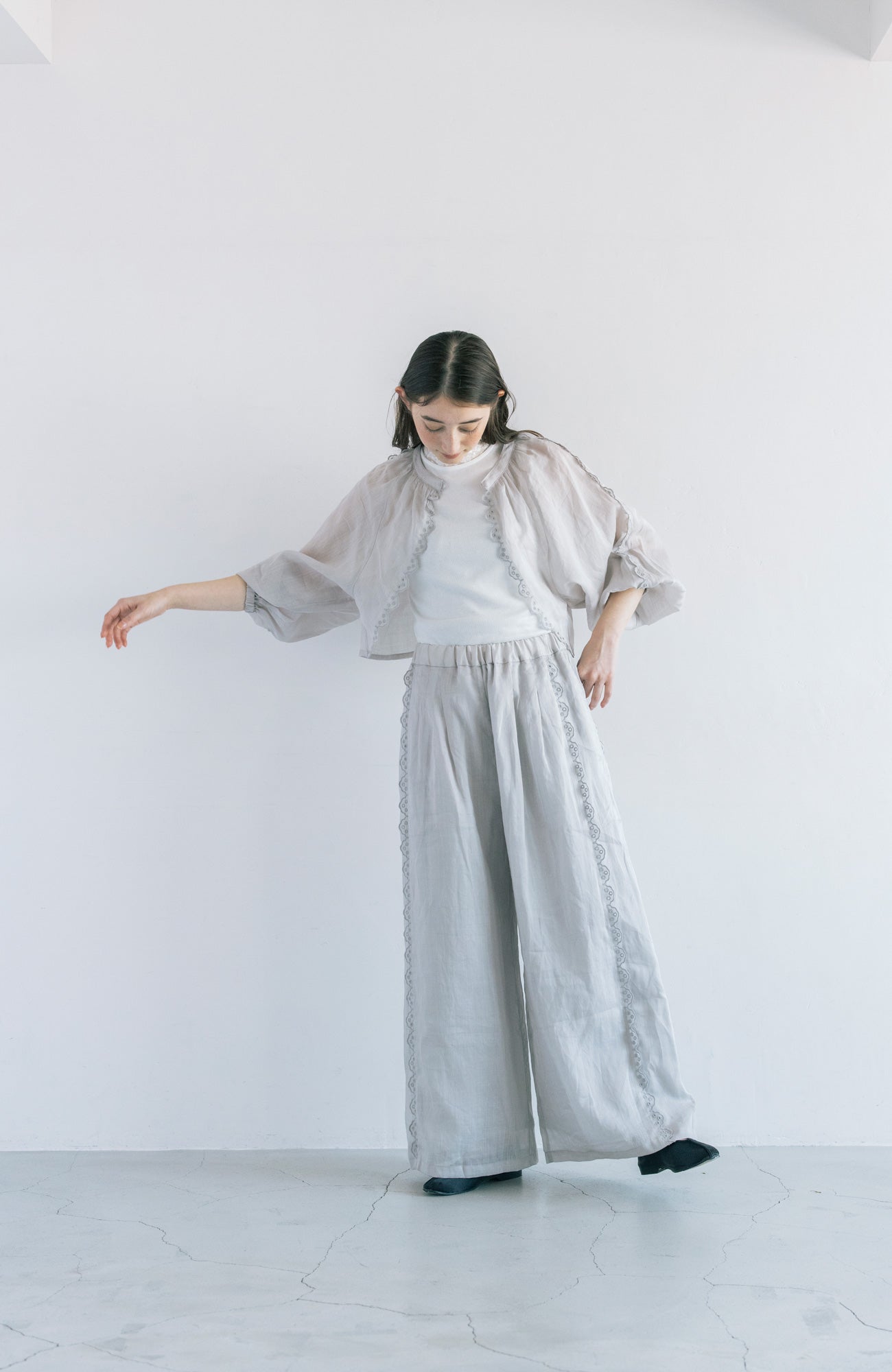 Bowler Scallop Sleeve Blouse (2025 Summer Collection)