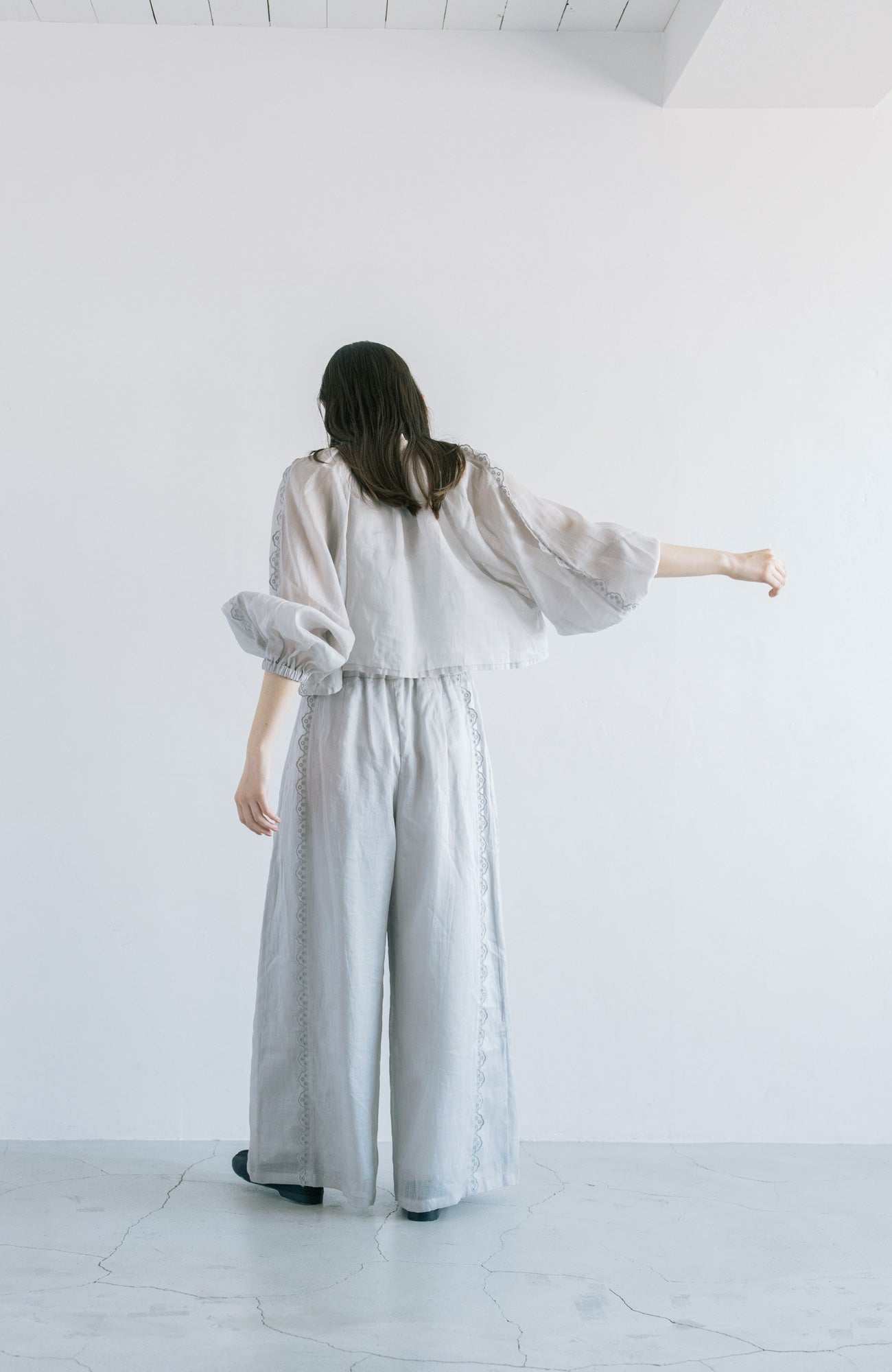 Bowler Scallop Sleeve Blouse (2025 Summer Collection)