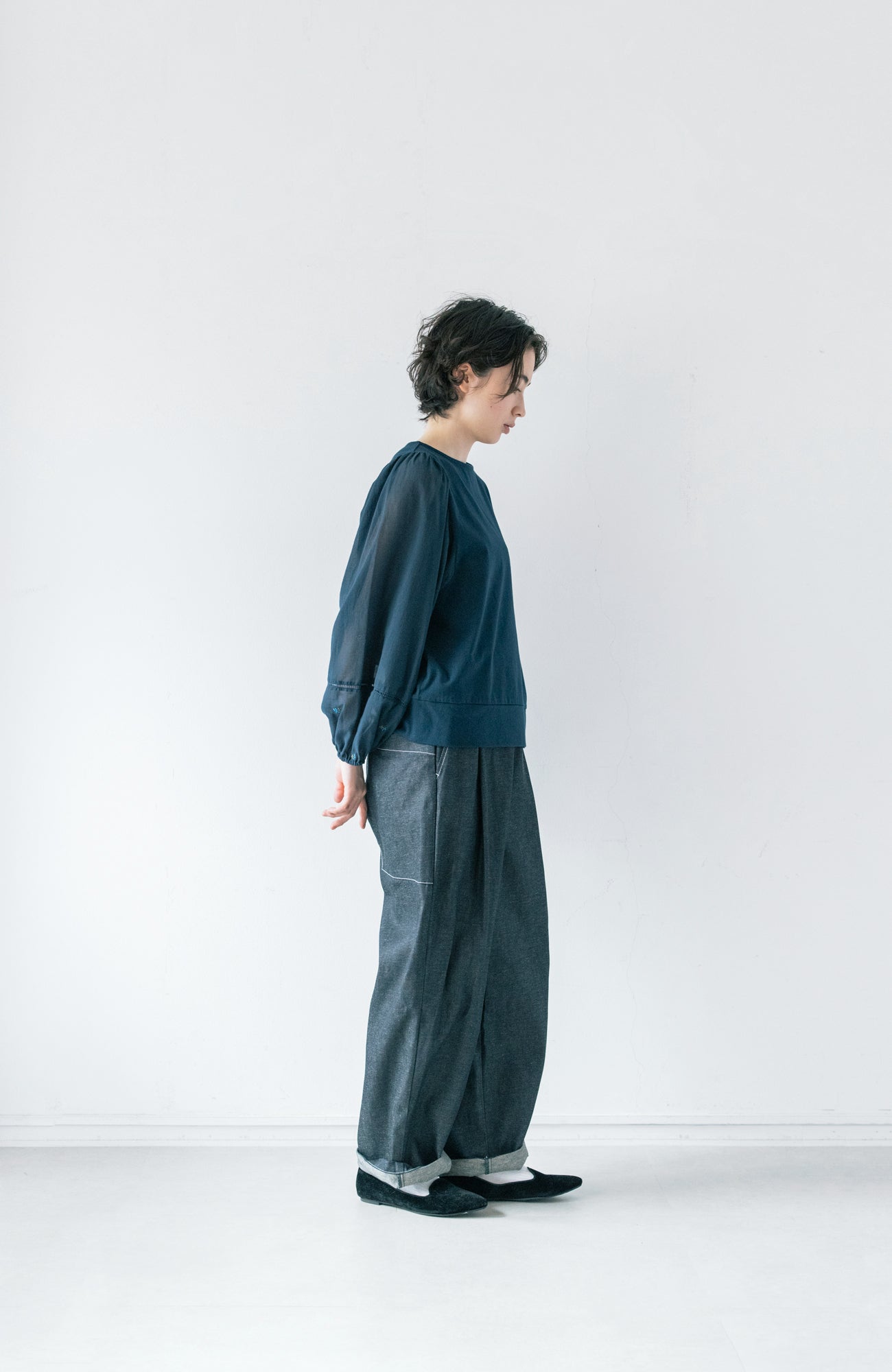 Flower Embroidery Gathered Sleeve Pullover (2025 Autumn & Winter Collection)
