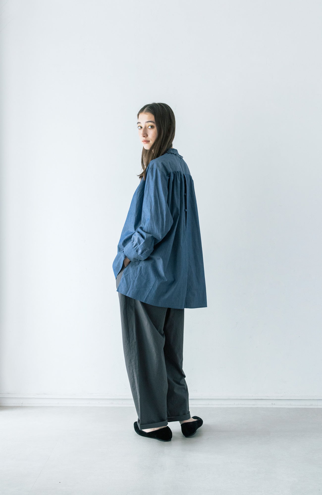 Tuck collar shirt (2025 Spring Collection)
