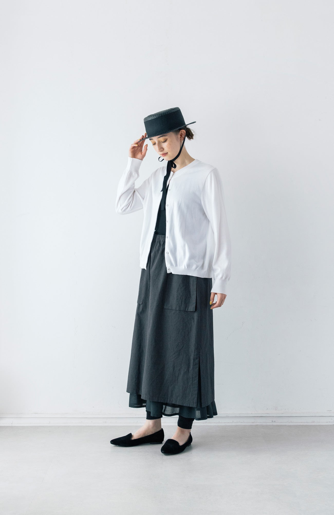 Back slit cardigan (2025 Spring Collection)
