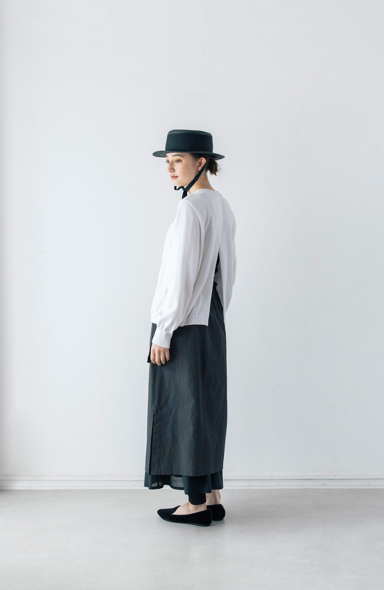 Back slit cardigan (2025 Spring Collection)