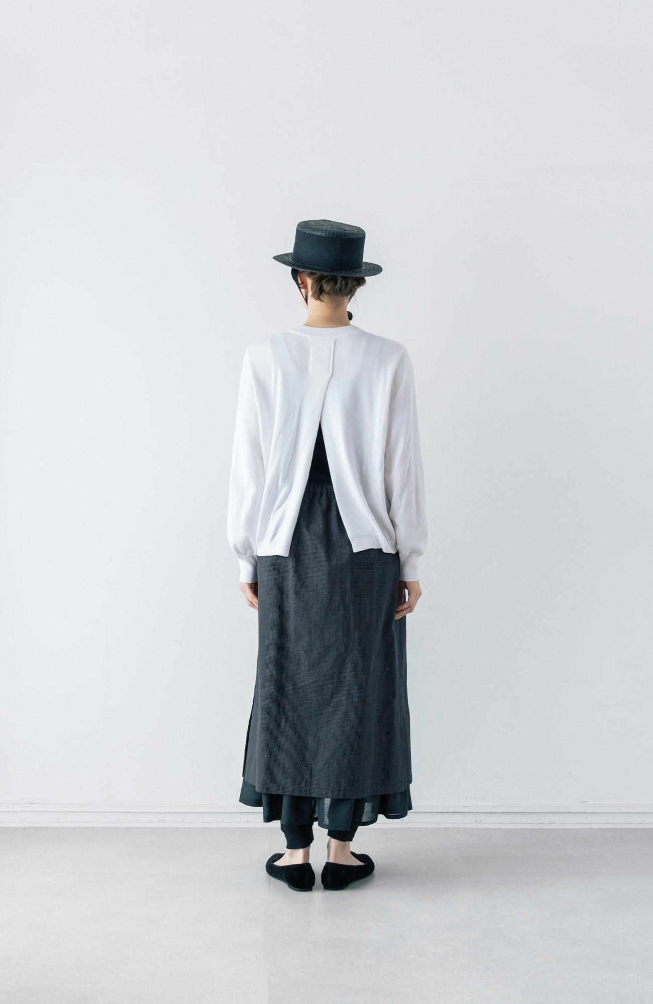 Back slit cardigan (2025 Spring Collection)