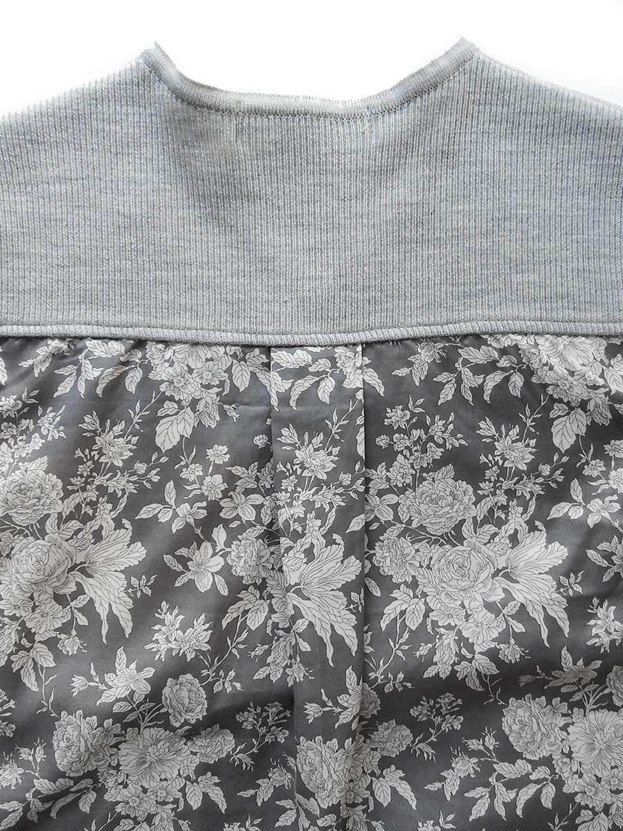 knit×LIBERTY V-neck pullover
