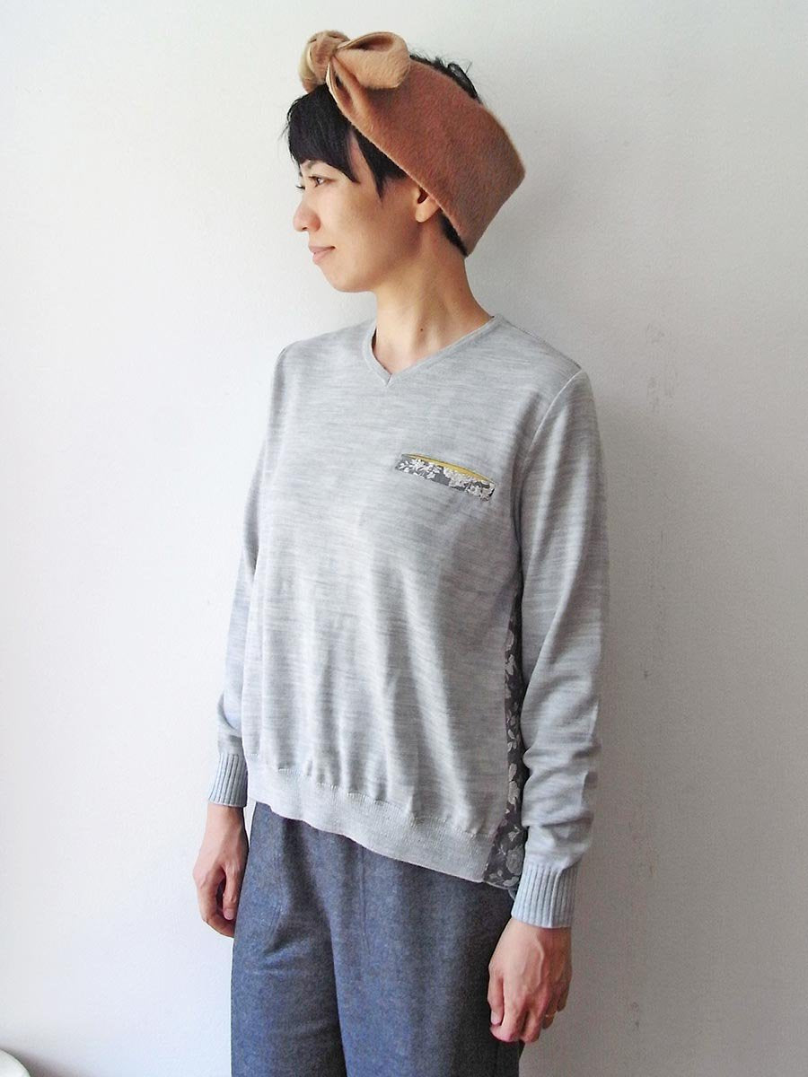 knit×LIBERTY V-neck pullover