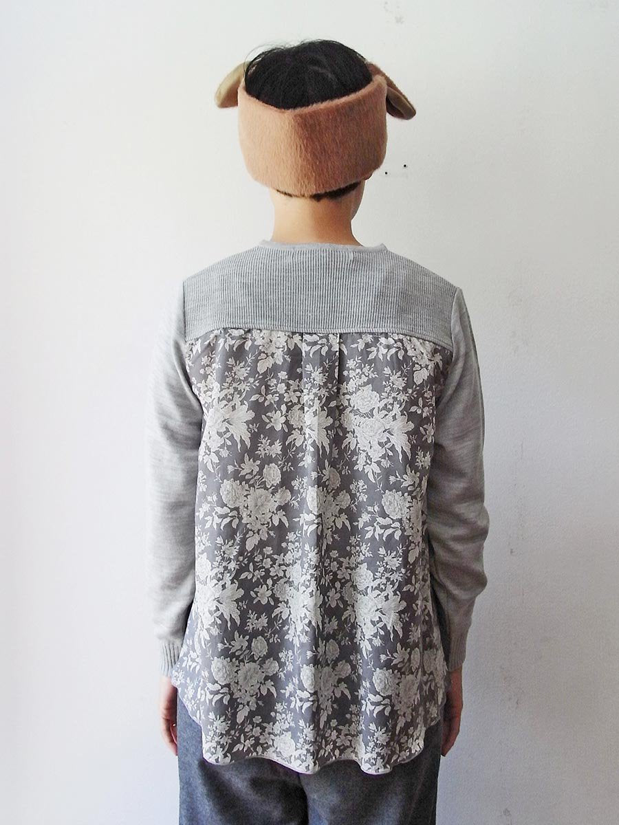 knit×LIBERTY V-neck pullover