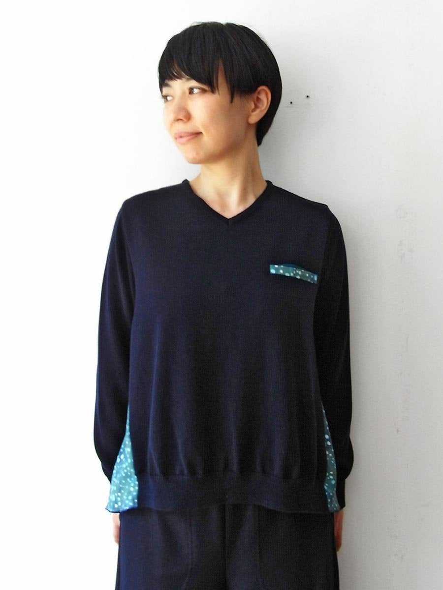 knit×LIBERTY V-neck pullover