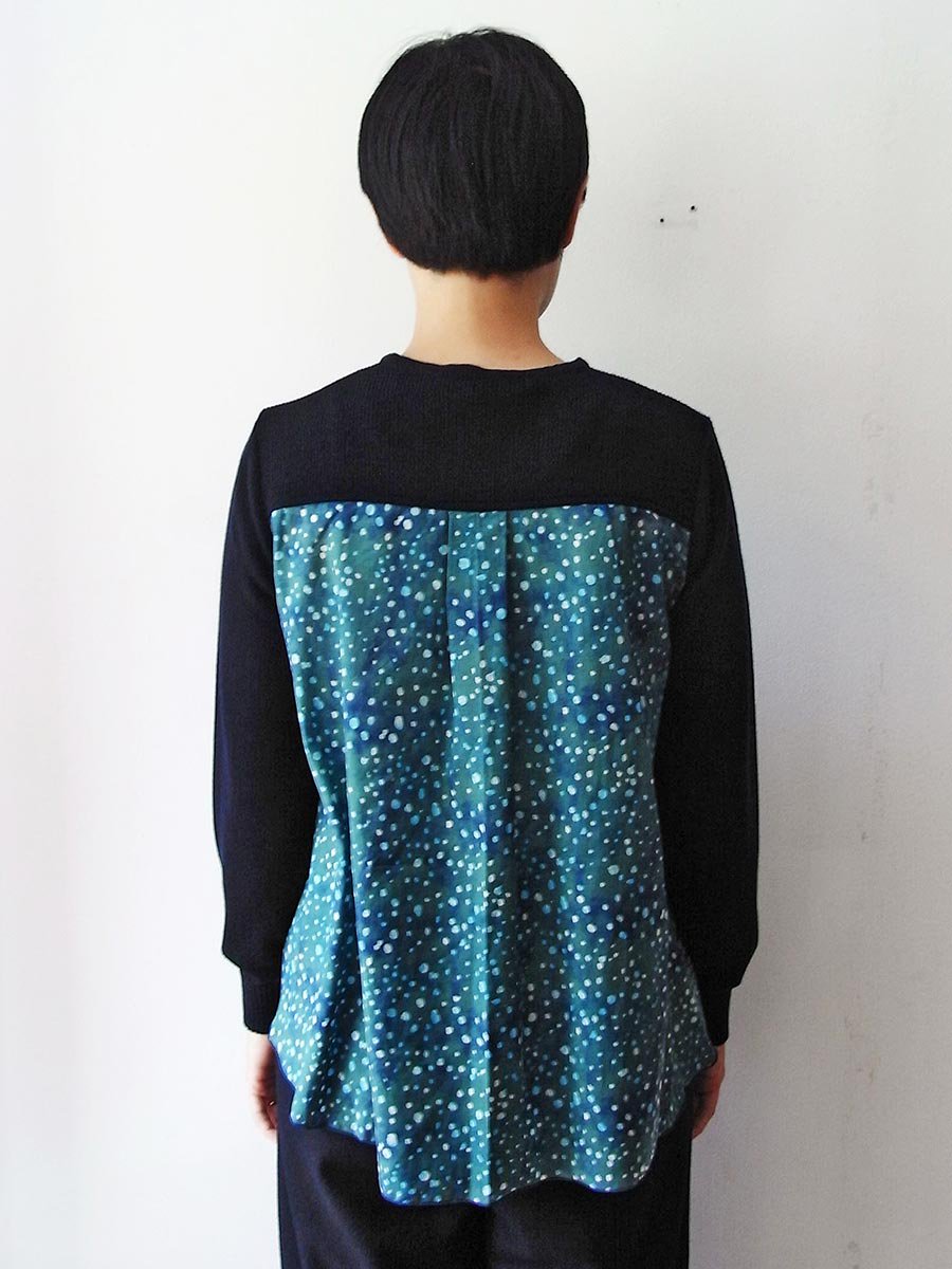 knit×LIBERTY V-neck pullover