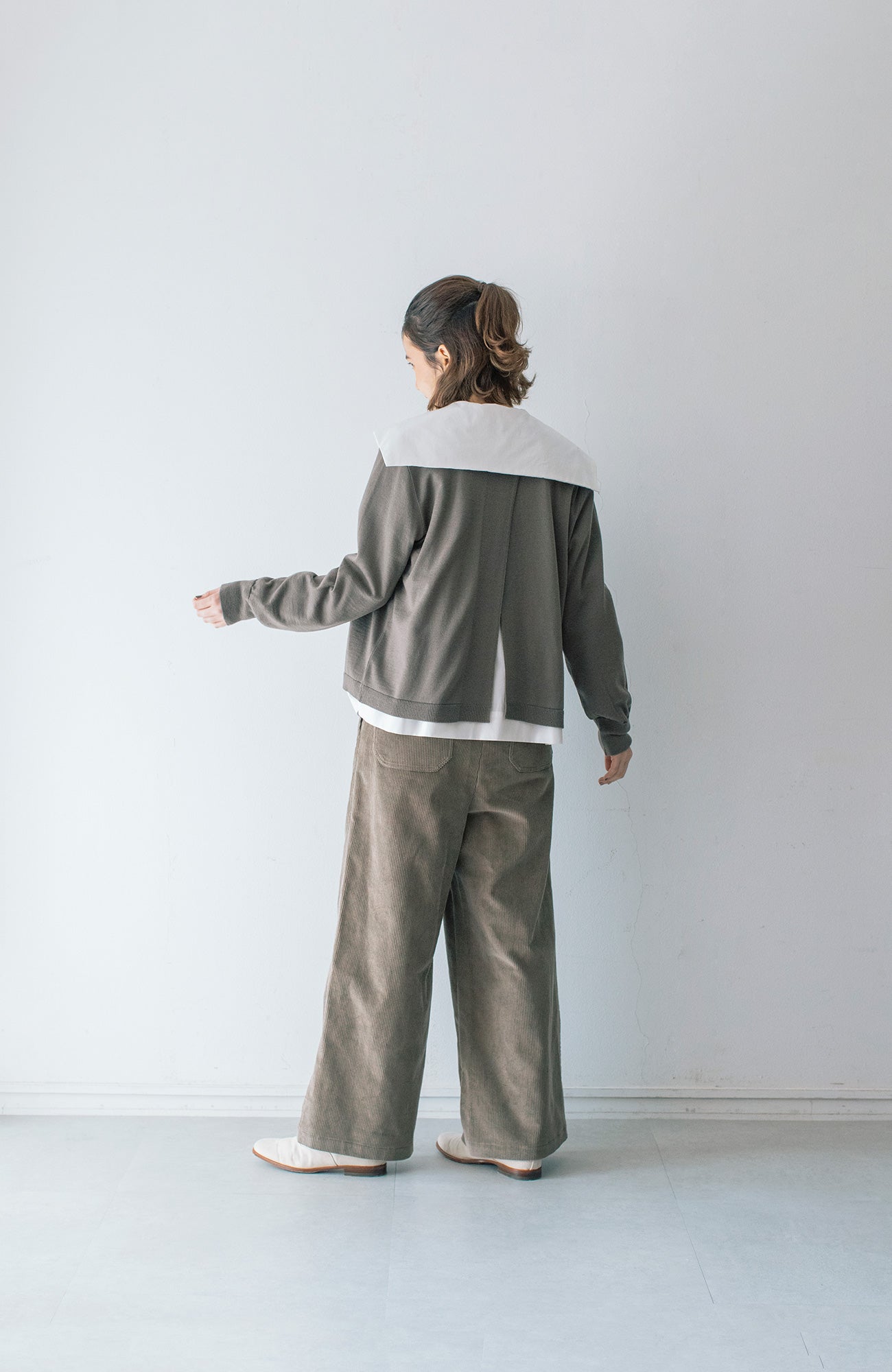 バックスリットカーディガン(2023 Autumn Winter Collection)