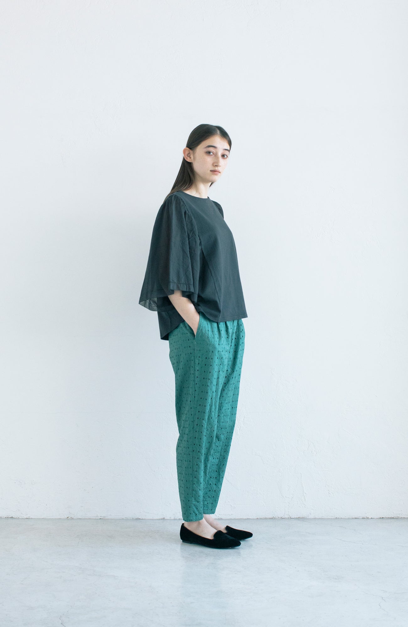 Flared gathered sleeve pullover (2024 Summer Collection)