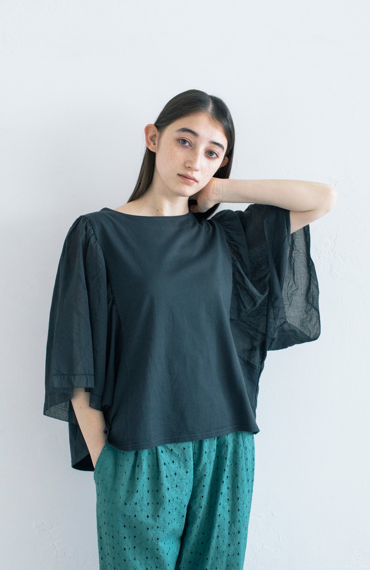 Flared gathered sleeve pullover (2024 Summer Collection)