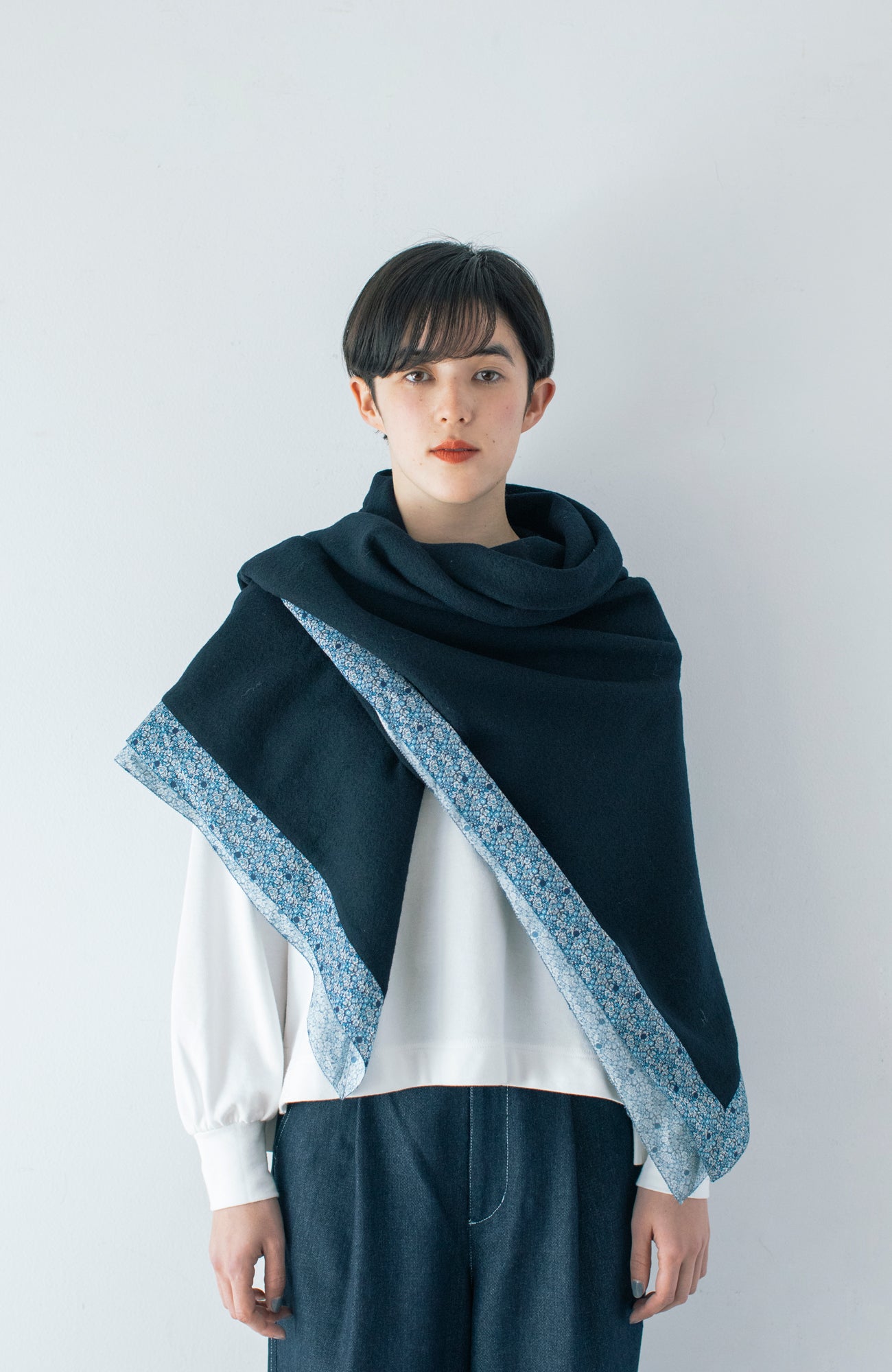 LIBERTY PRINT Trimmed Square Stole (2024 Autumn Winter Collection)