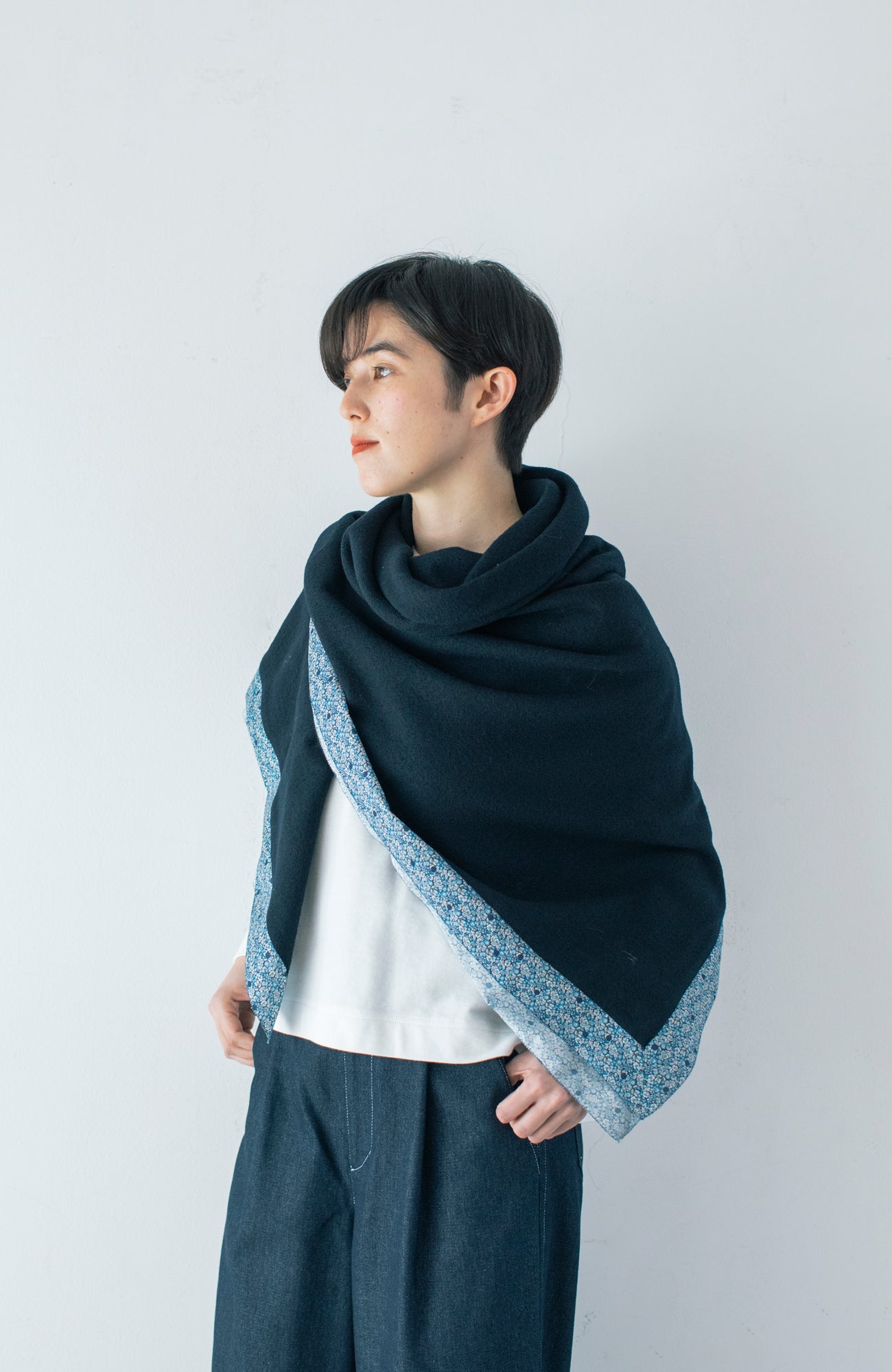 LIBERTY PRINT Trimmed Square Stole (2024 Autumn Winter Collection)