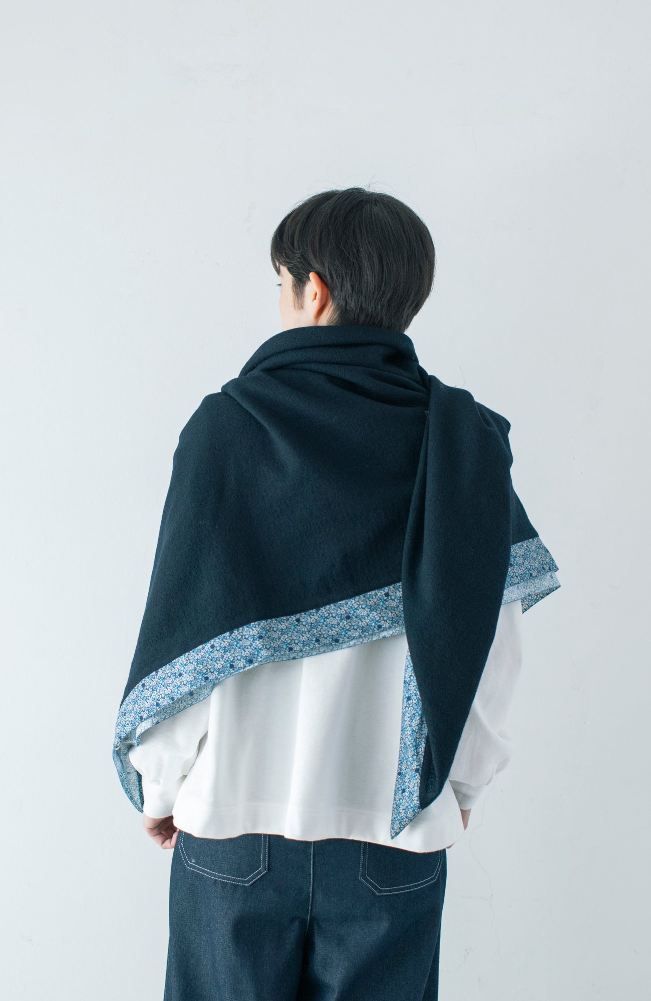 LIBERTY PRINT Trimmed Square Stole (2024 Autumn Winter Collection)