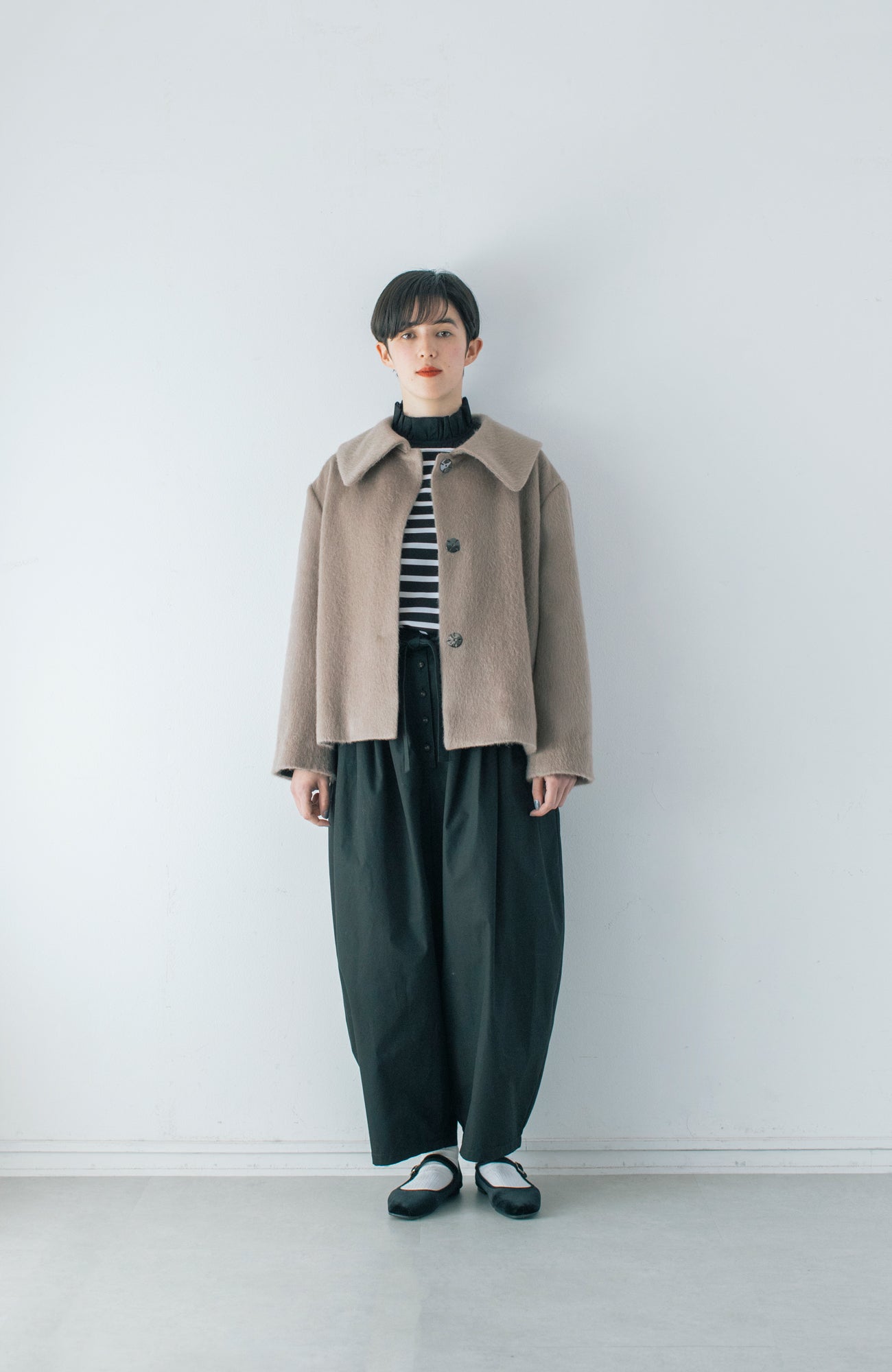 Wide collar short coat (2024 Autumn Winter Collection)