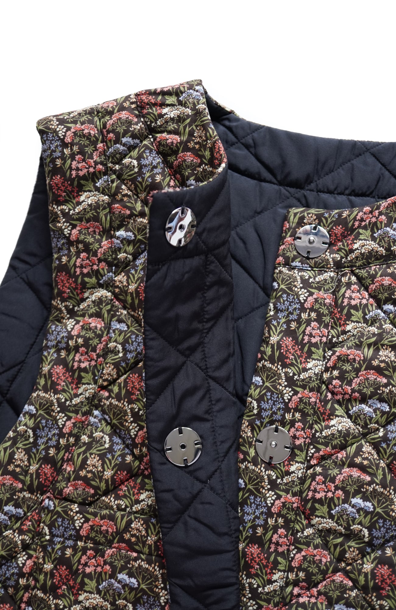 Reversible quilted short gilet (2024-25 Winter &amp; Pre-Spring Collection)