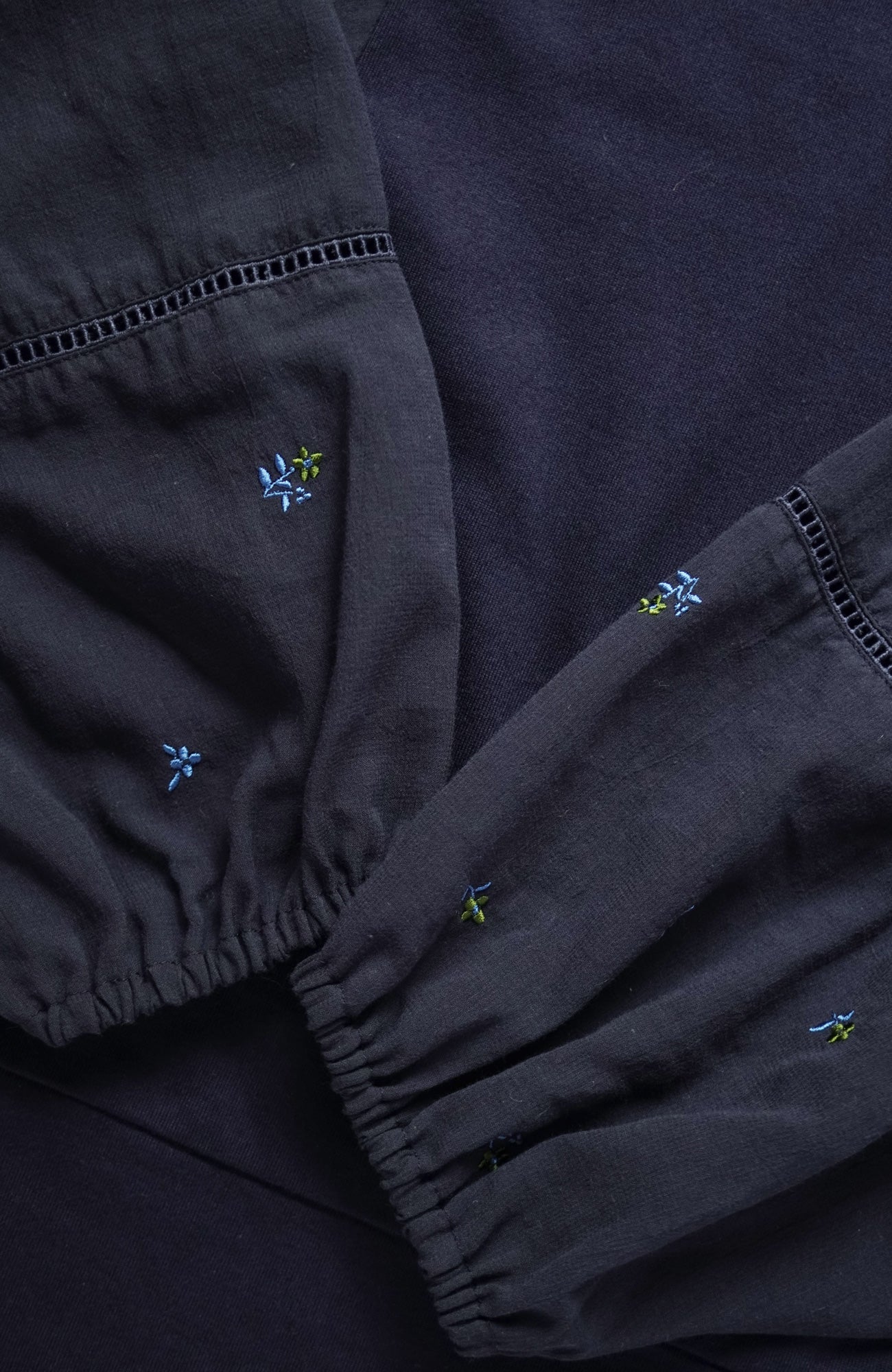 flower刺繍ギャザースリーブプルオーバー(2025 Autumn & Winter Collection)