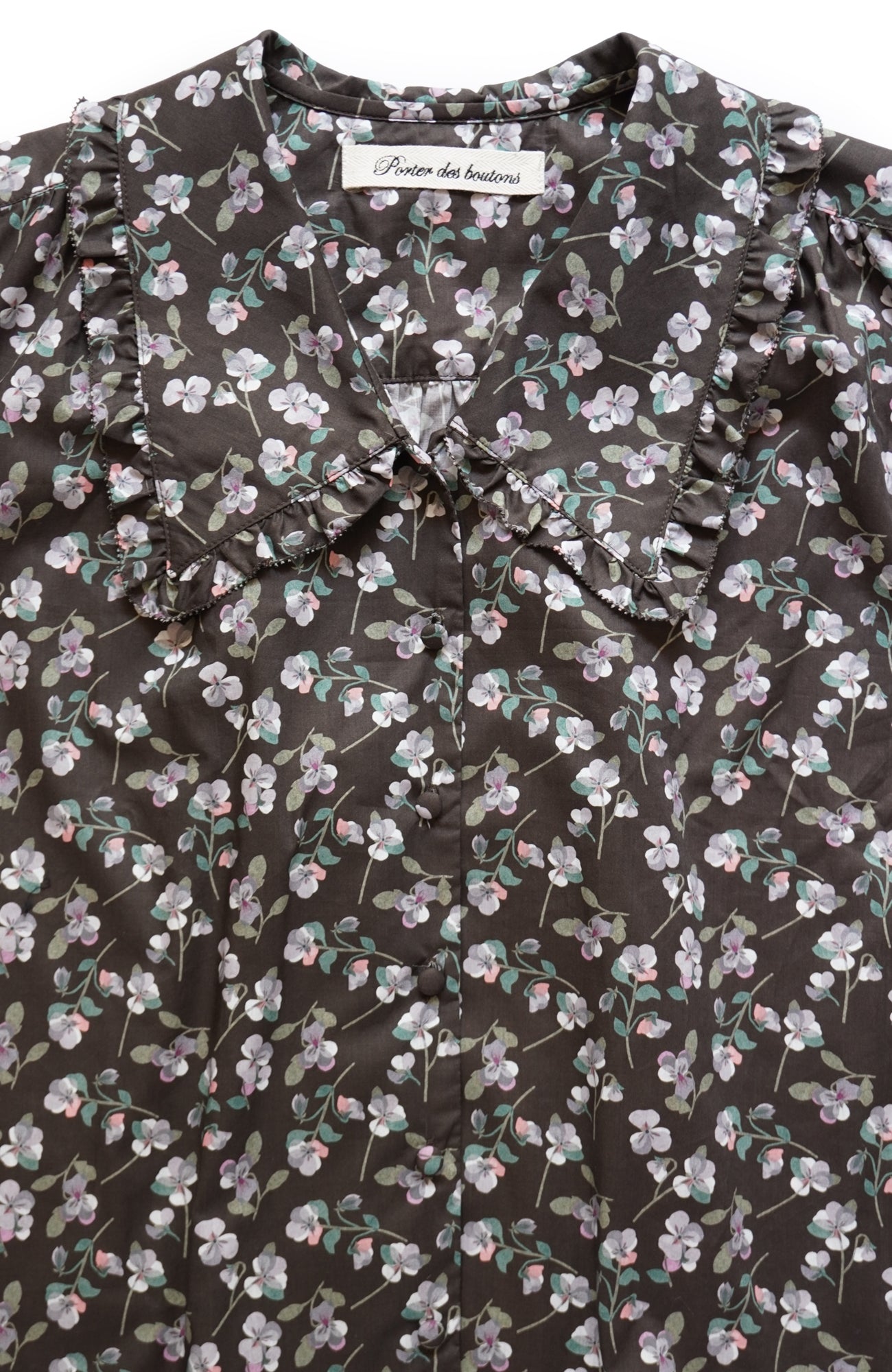 LIBERTY PRINTフラットカラーフリルブラウス(2025-2026 Winter & Pre-spring Collection)