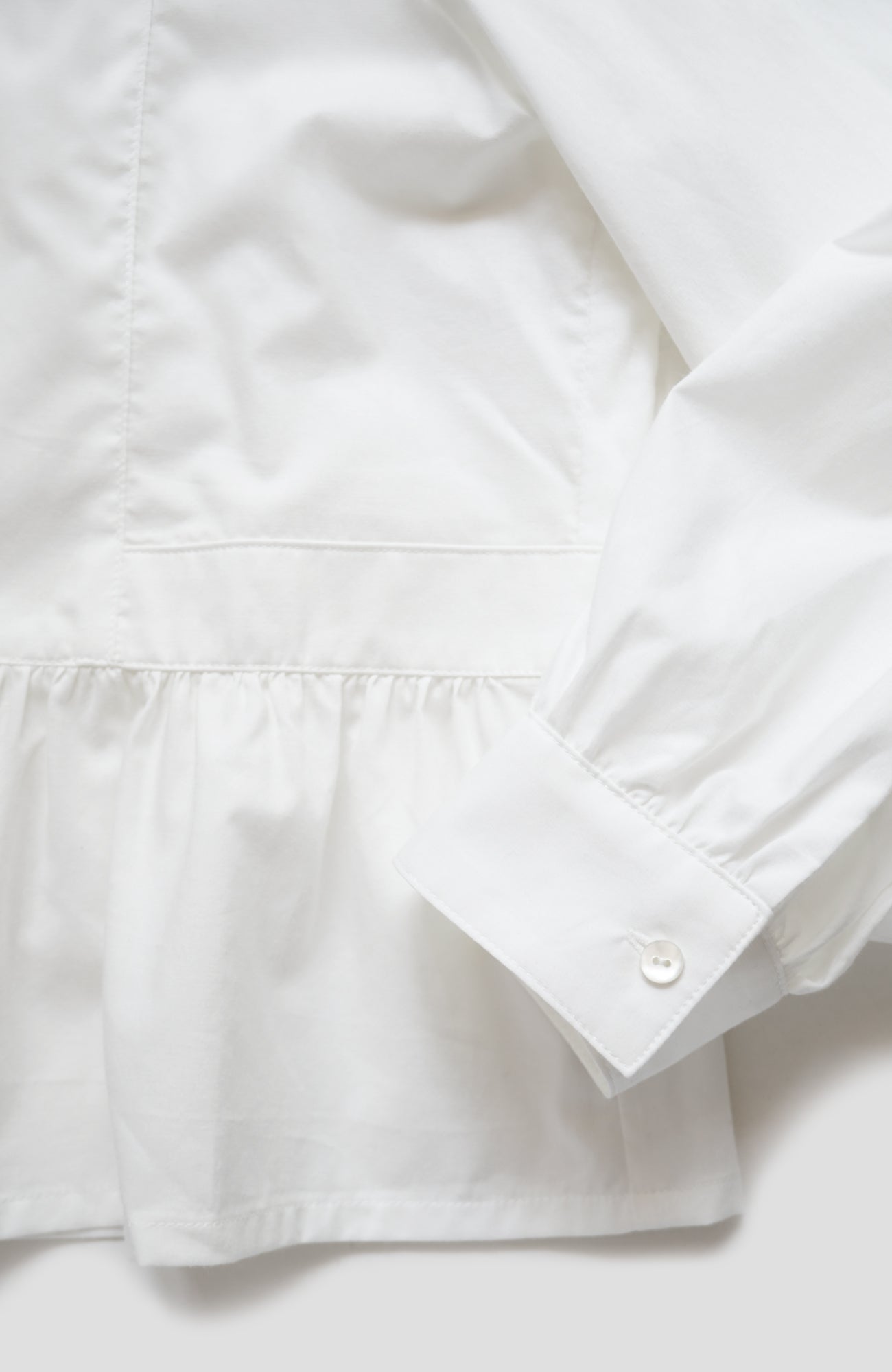 フロントフリルブラウス(2025-2026 Winter & Pre-spring Collection)