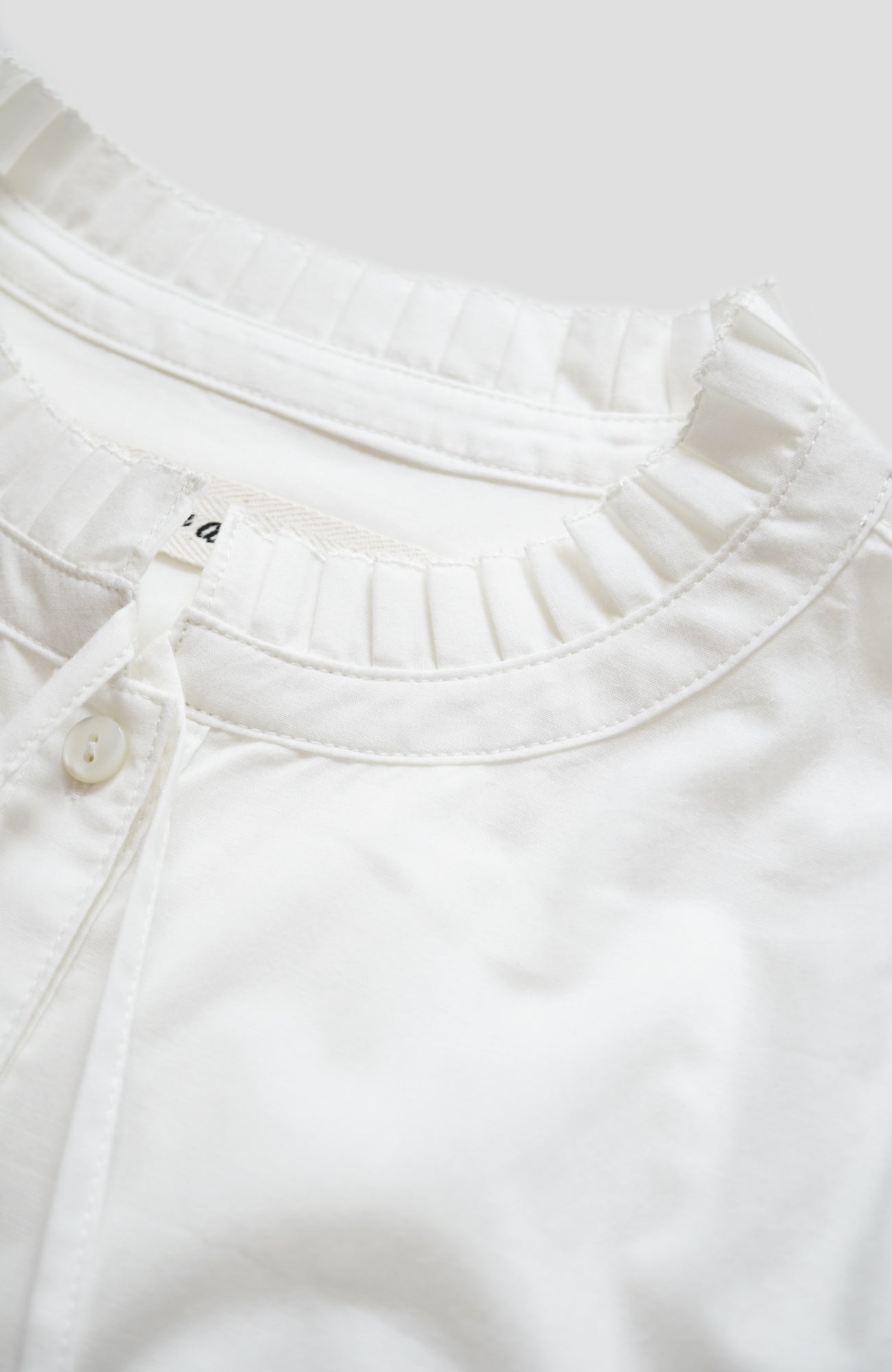 タックカラーブラウス(2025-2026 Winter & Pre-spring Collection)