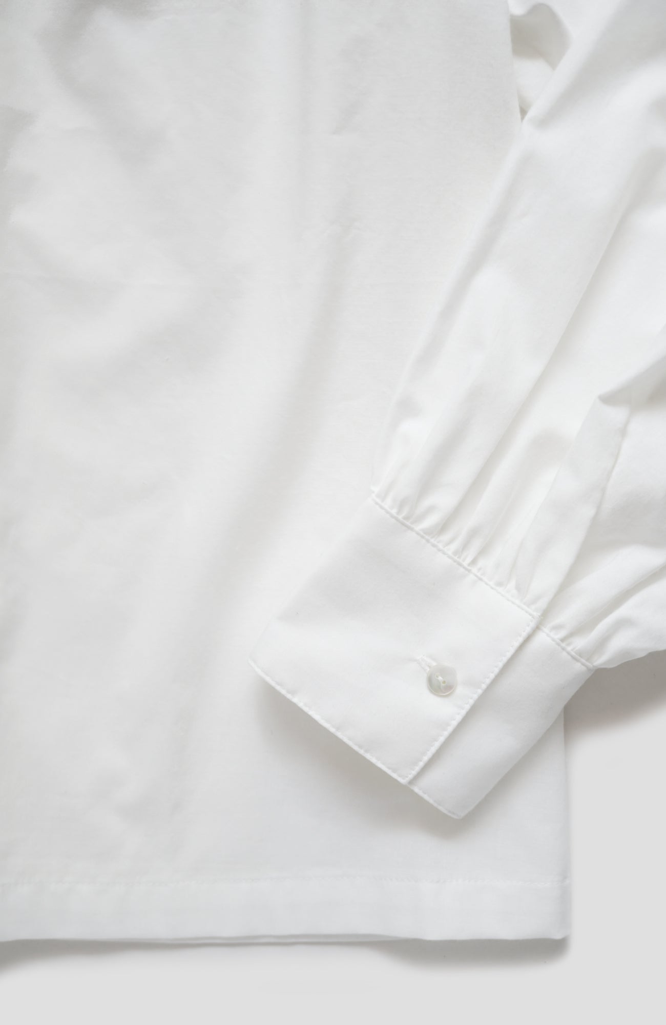 タックカラーブラウス(2025-2026 Winter & Pre-spring Collection)