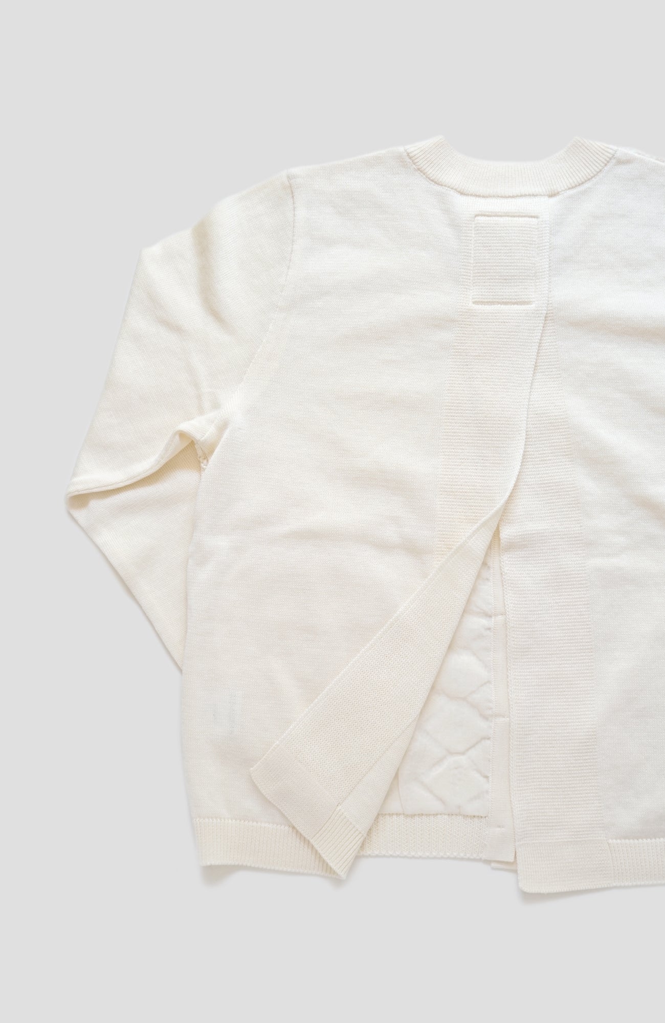 透かし編みバックスリットカーディガン(2025-2026 Winter & Pre-spring Collection)