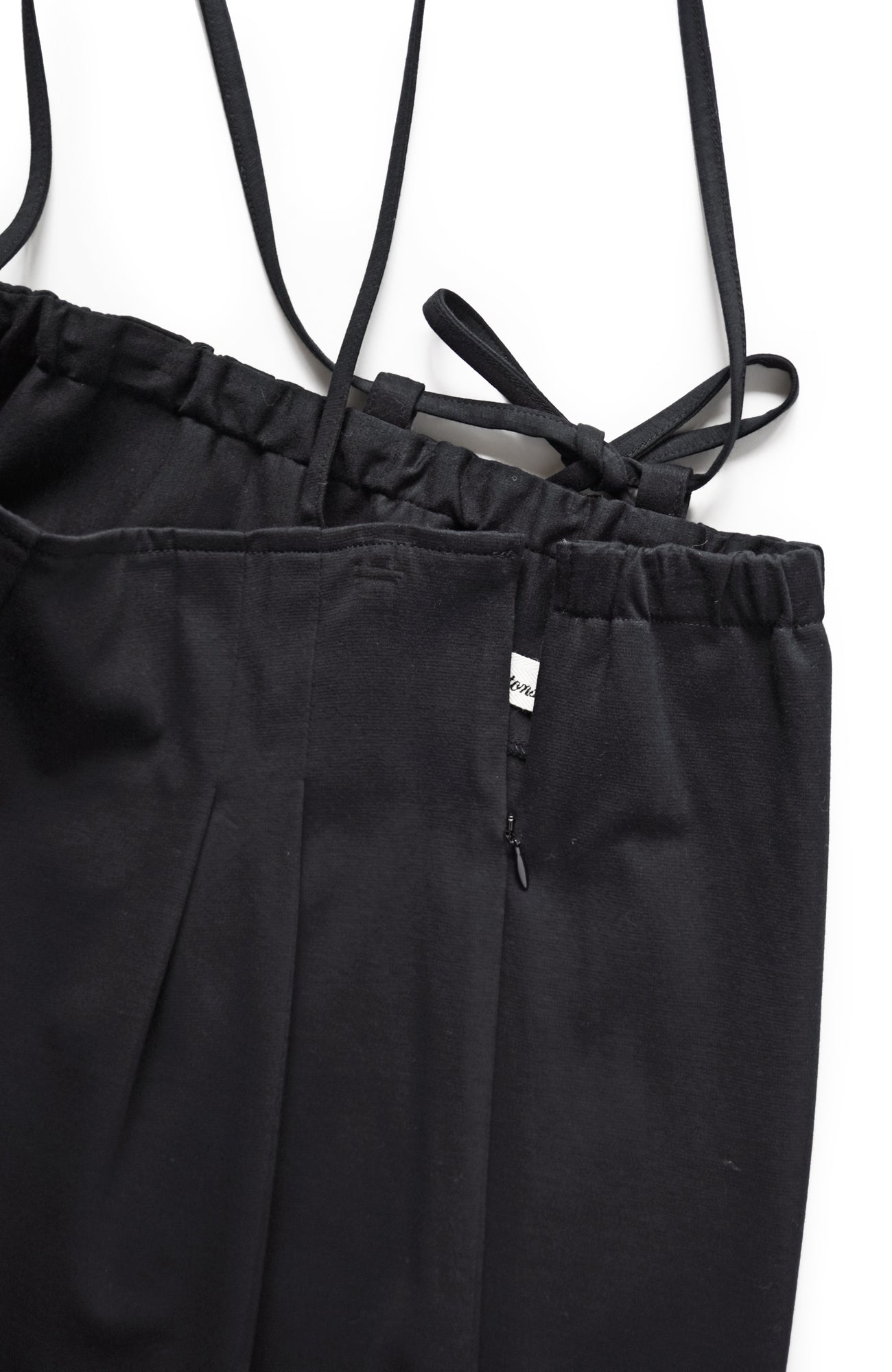 吊りパンツ(2025-2026 Winter & Pre-spring Collection)