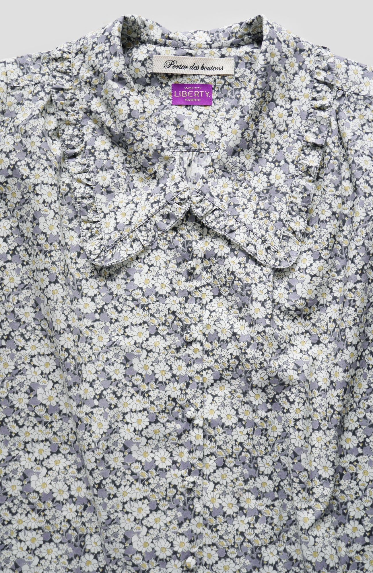 LIBERTY PRINTフラットフリルカラーブラウス(2026-2027 Winter & Pre-spring Collection)