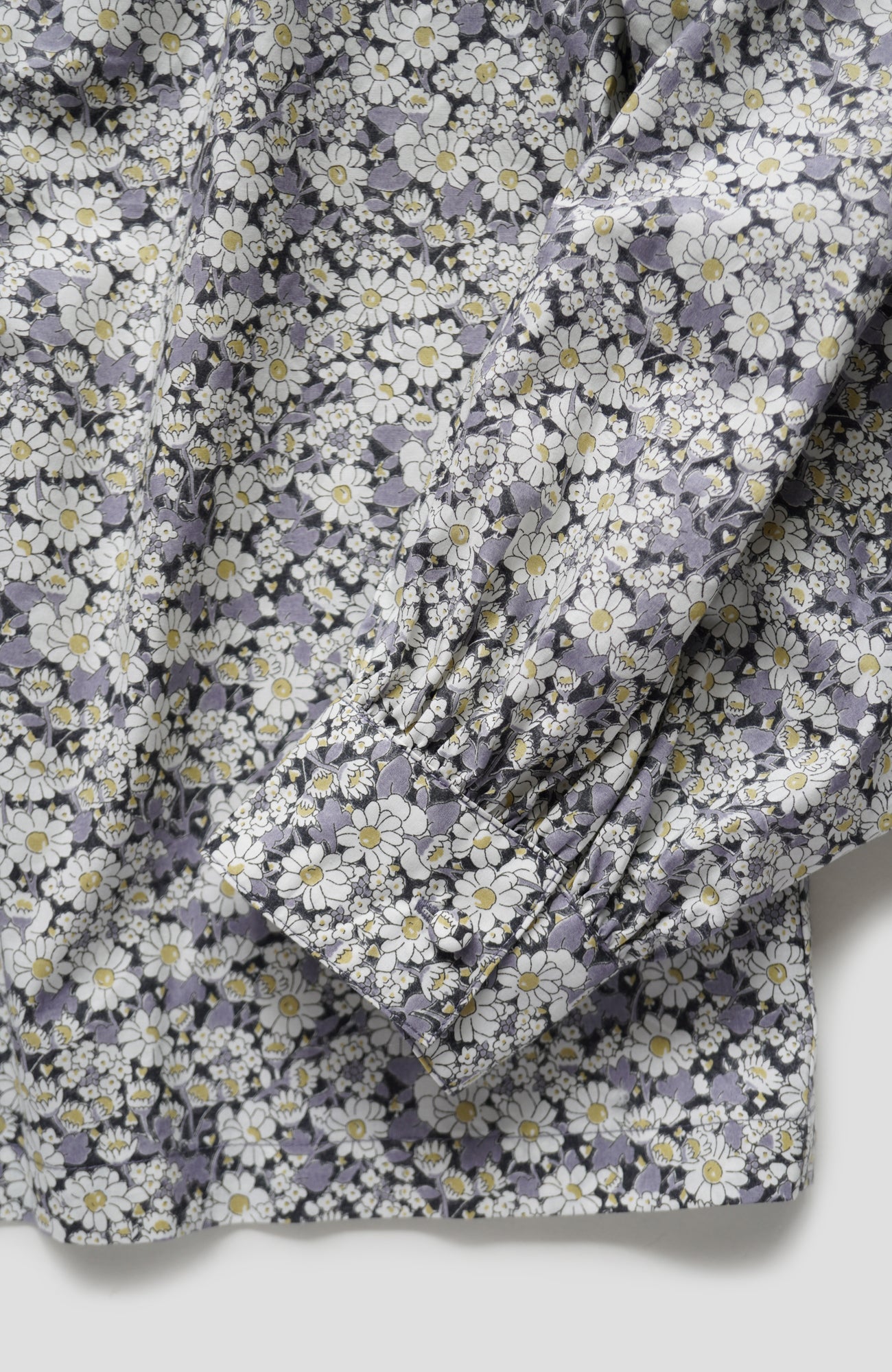 LIBERTY PRINTフラットフリルカラーブラウス(2026-2027 Winter & Pre-spring Collection)