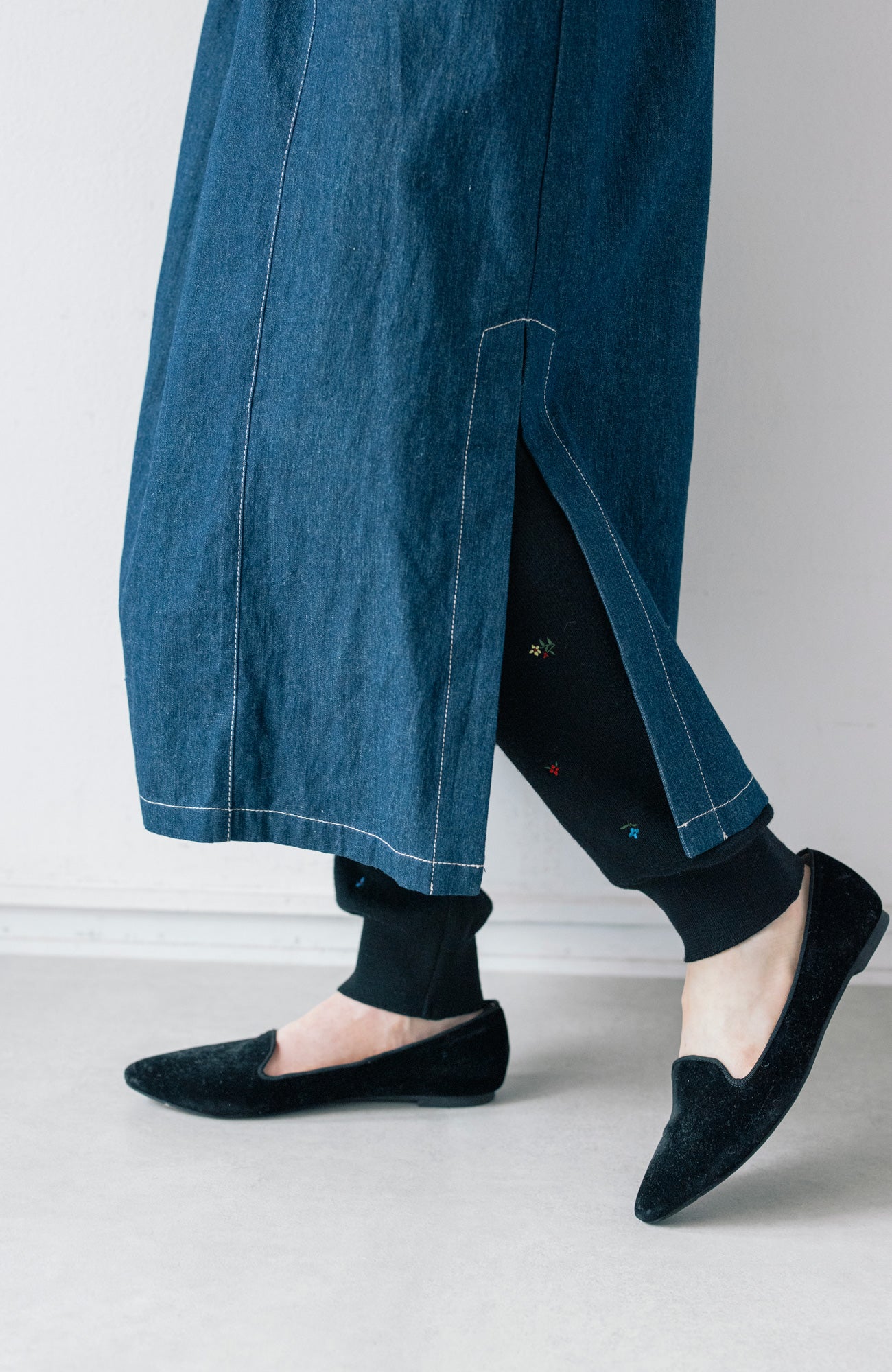 Flower Embroidery Fondant Knit Pants (2025 Autumn &amp; Winter Collection)