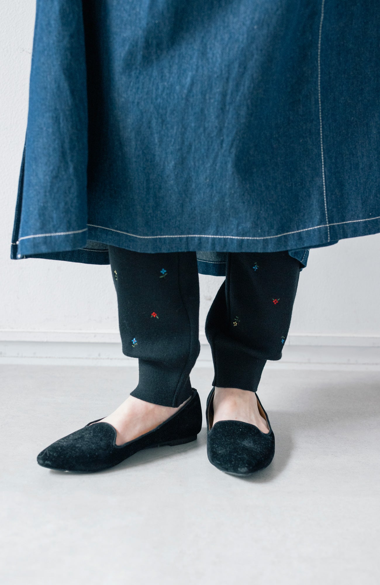 Flower Embroidery Fondant Knit Pants (2025 Autumn &amp; Winter Collection)