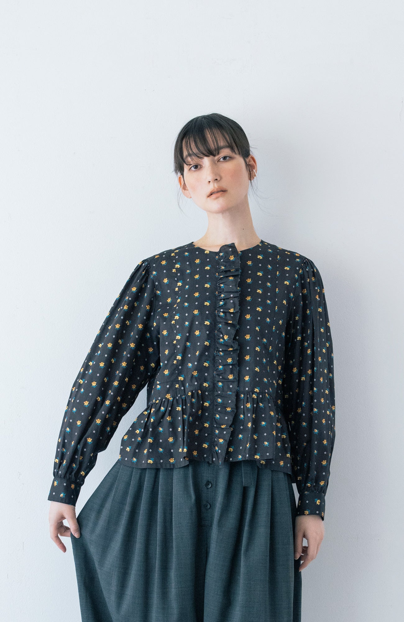 LIBERTY PRINTフロントフリルブラウス(2025-2026 Winter & Pre-spring Collection)