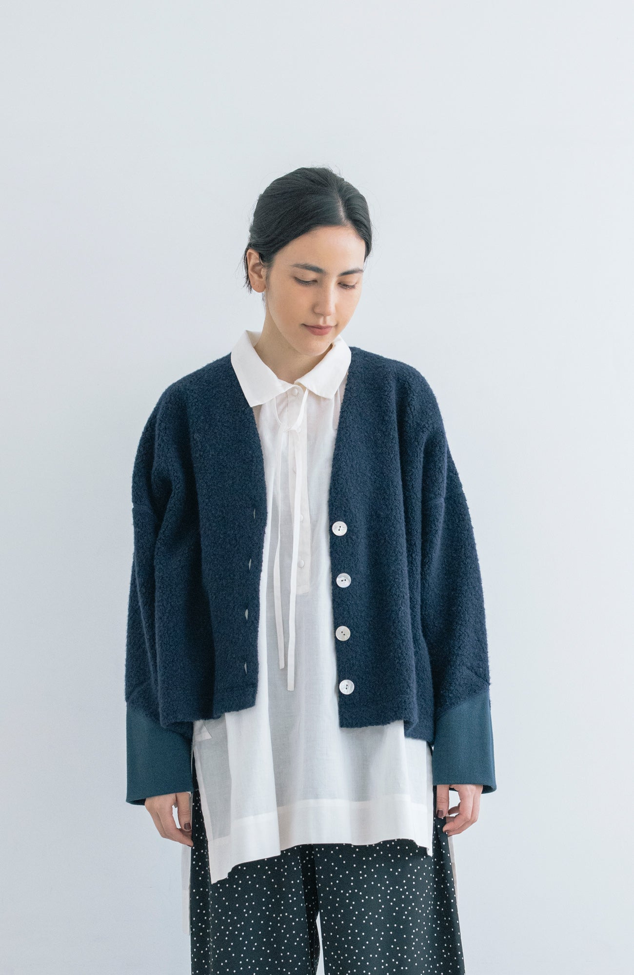 V-neck cardigan (2024-25 Winter &amp; Pre-Spring Collection)